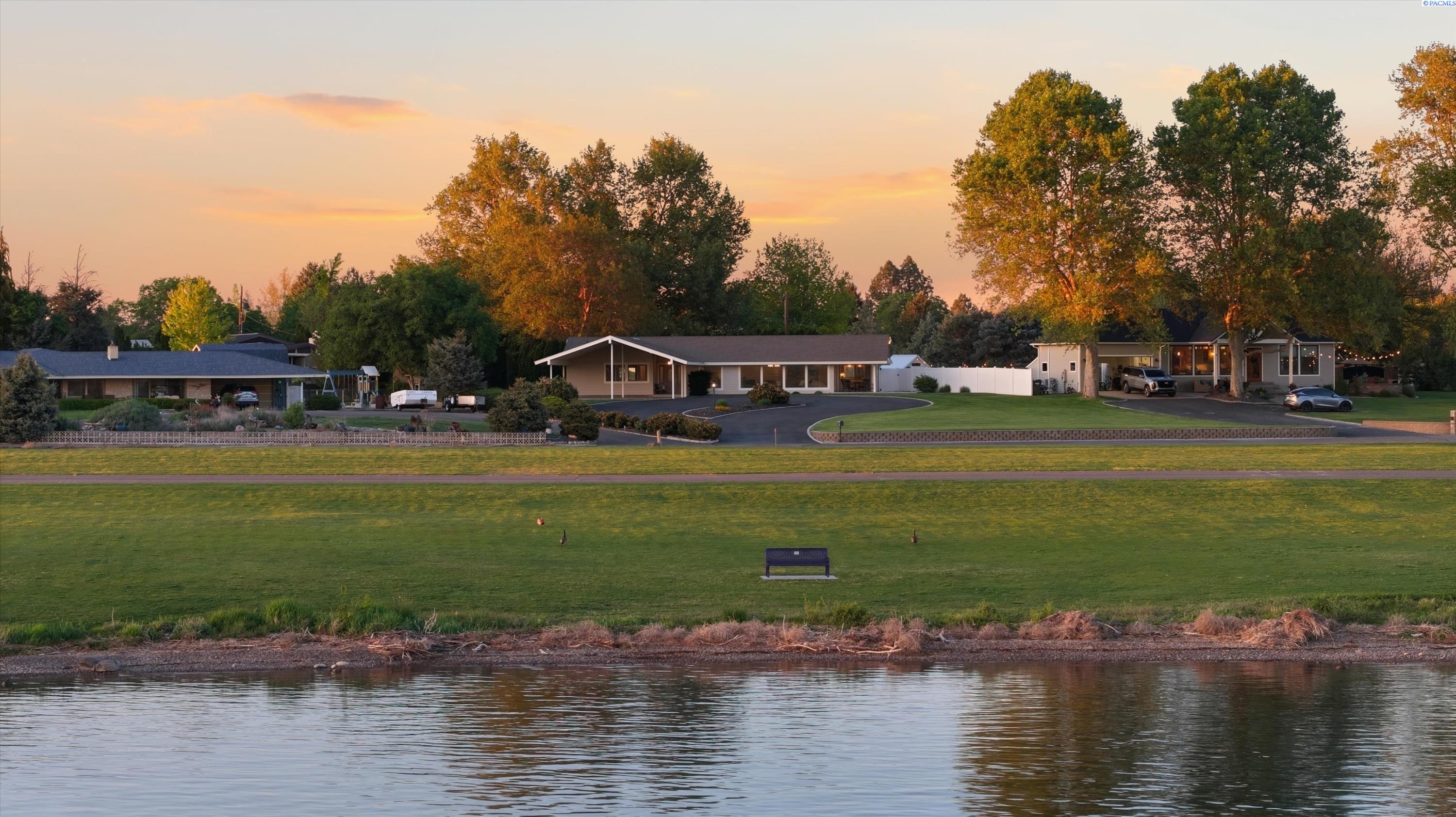 419 Rd 52 , Pasco, WA 99301