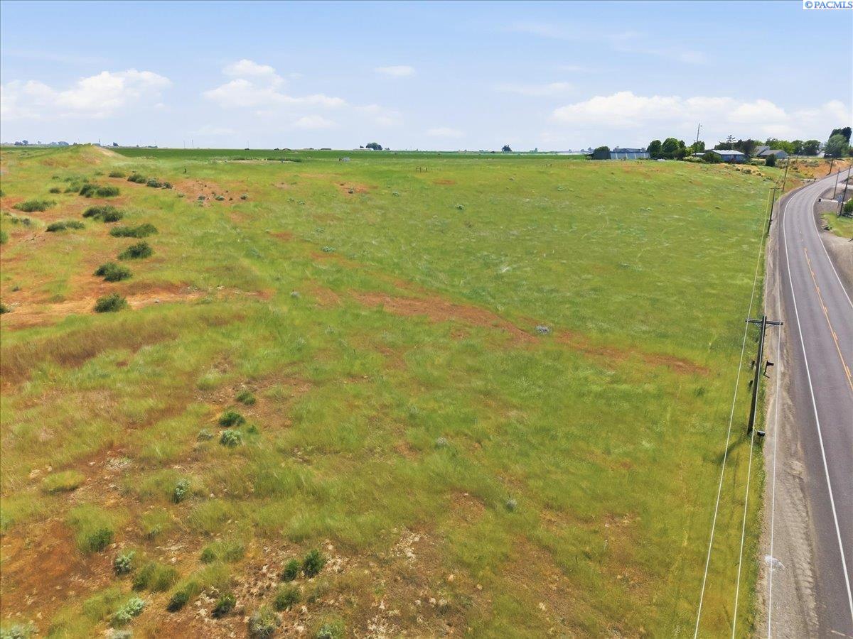 7198 Columbia River Rd, Pasco, WA 99301