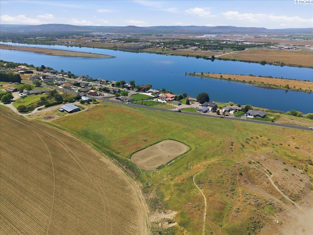 7198 Columbia River Rd, Pasco, WA 99301