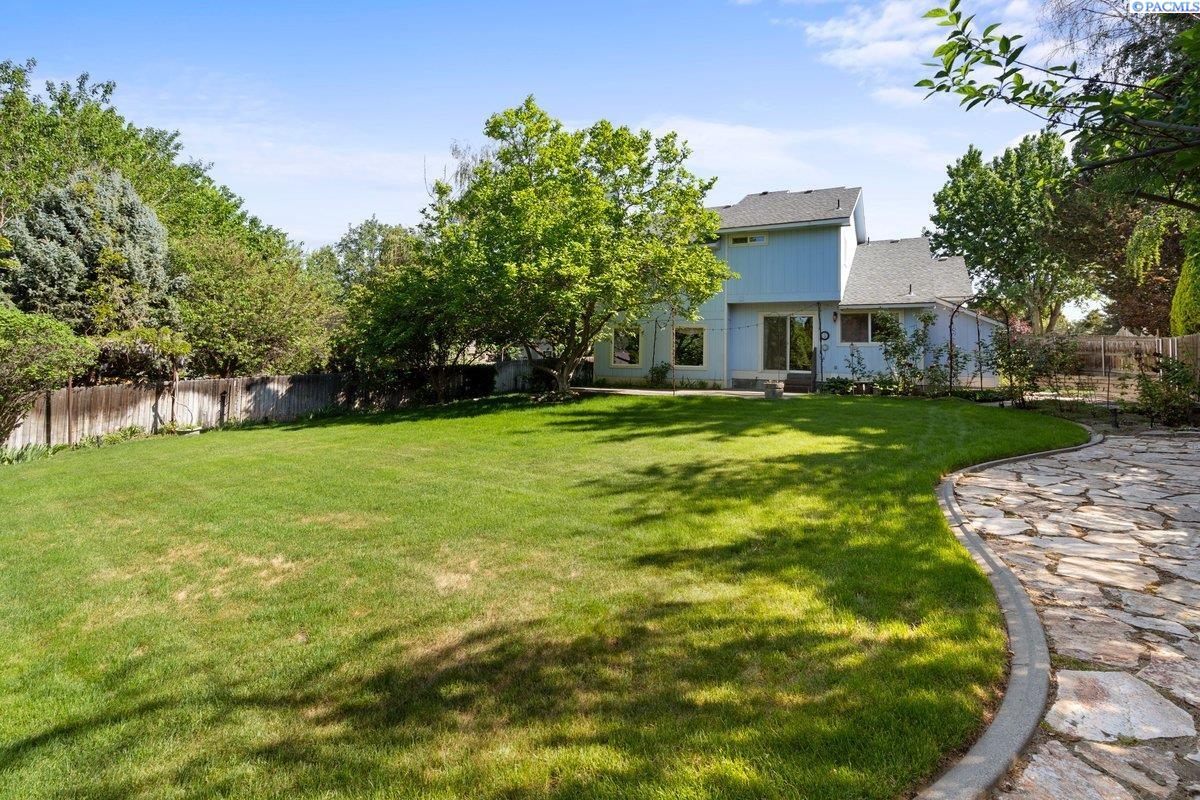 150 Englewood Dr, Richland, WA 99352