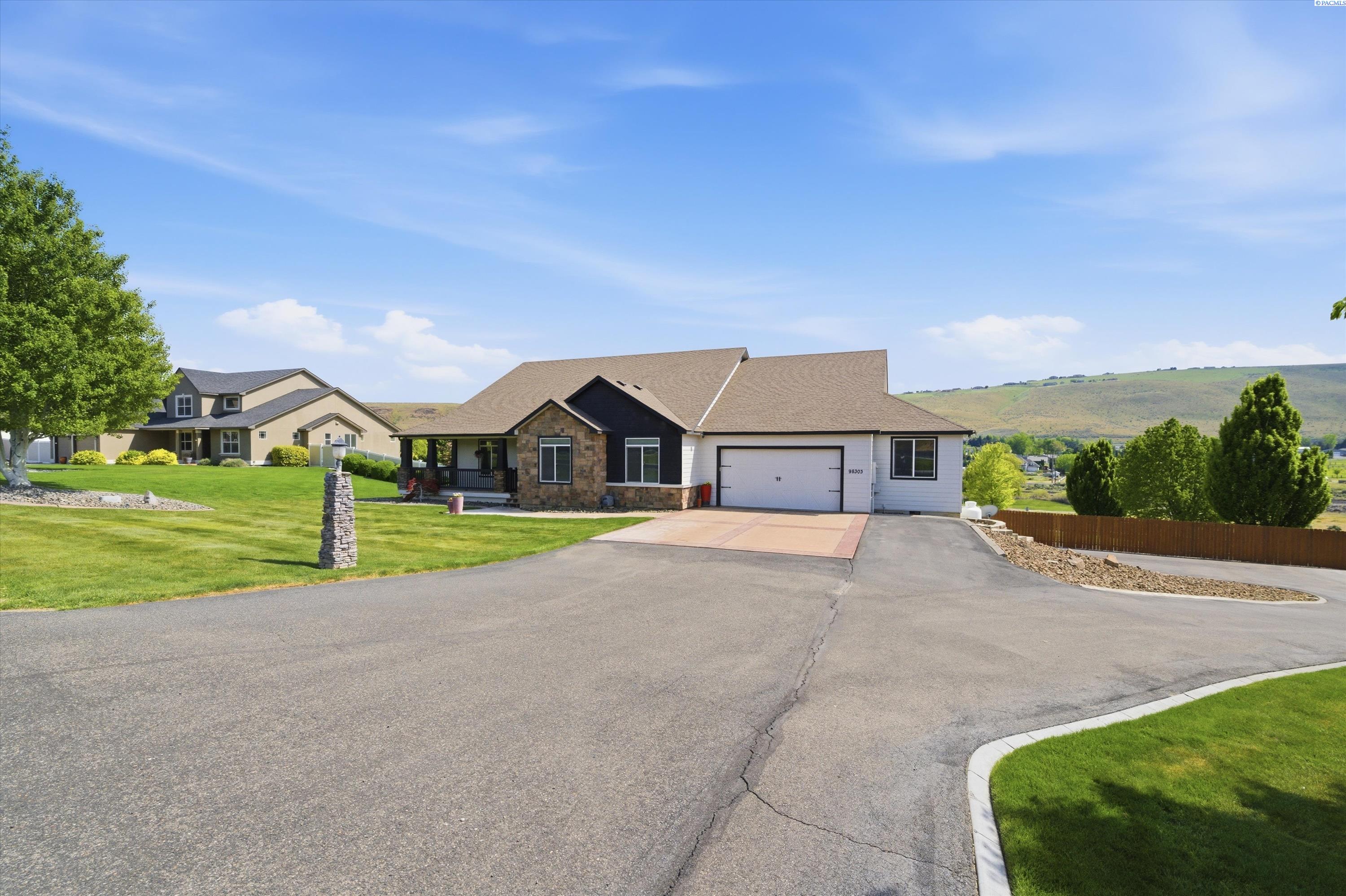 98303 Ridgeview Dr, Kennewick, WA 98903-7513