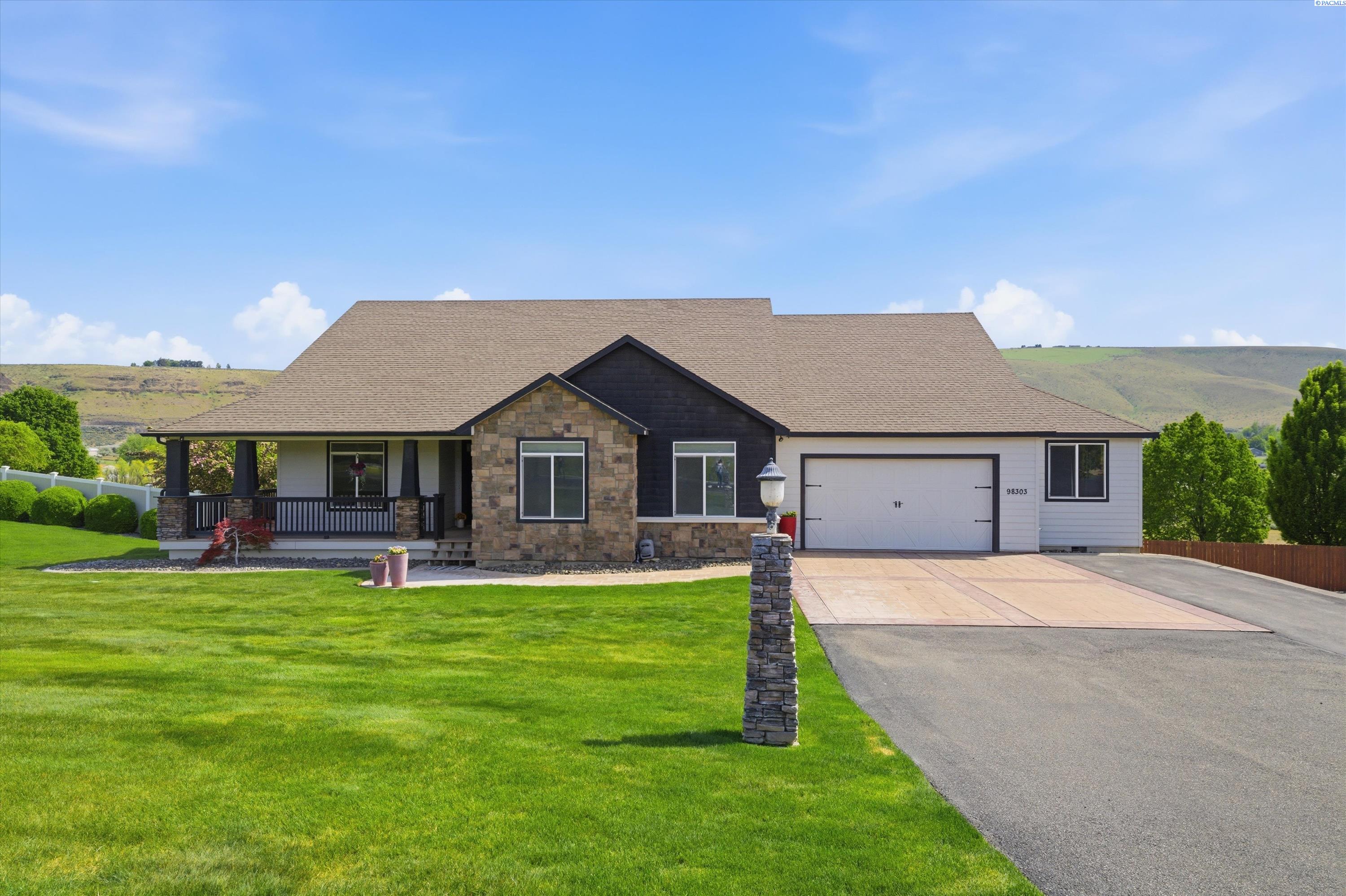 98303 Ridgeview Dr, Kennewick, WA 98903-7513