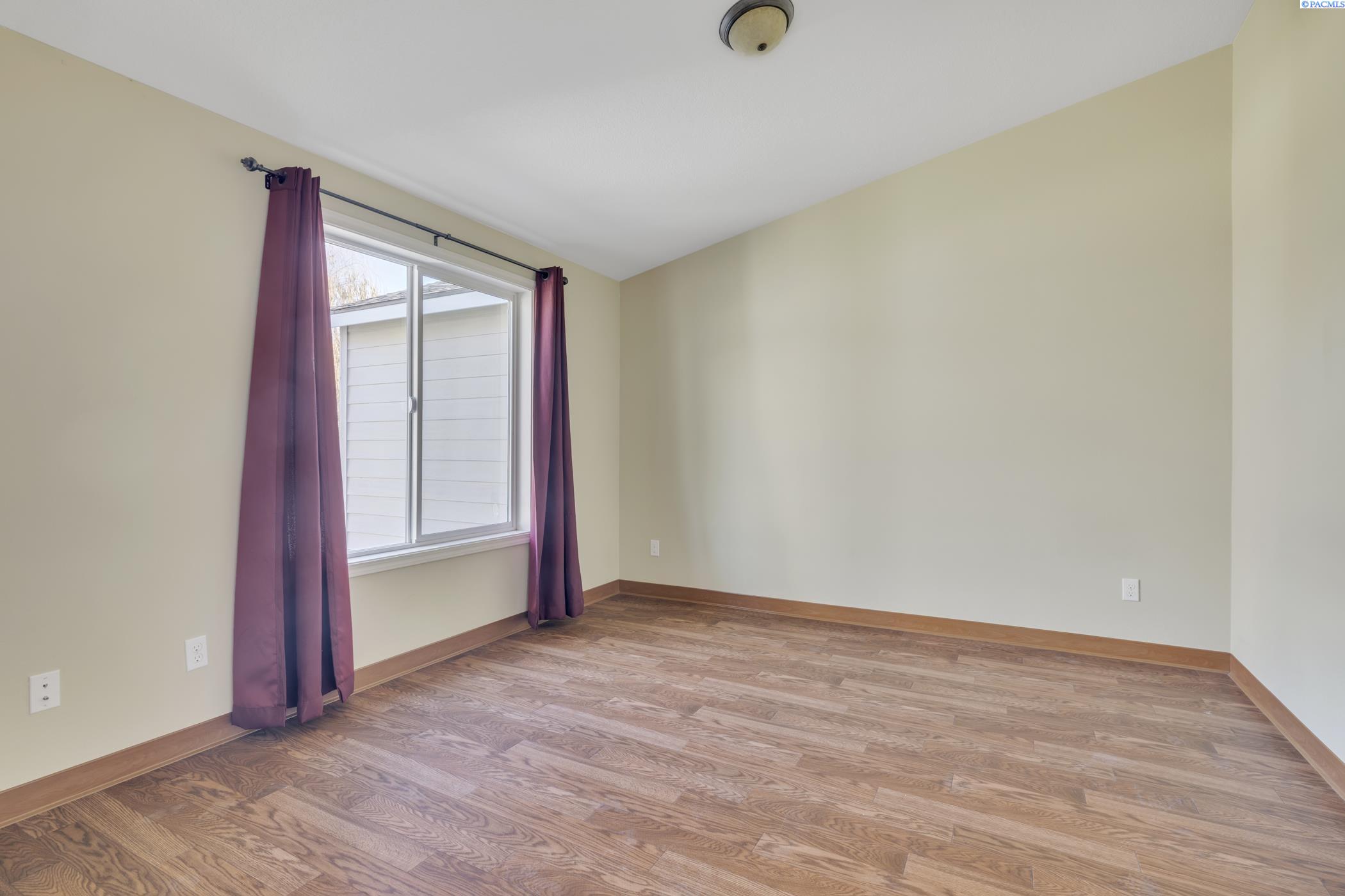 2720 Leslie Rd, Richland, WA 99352