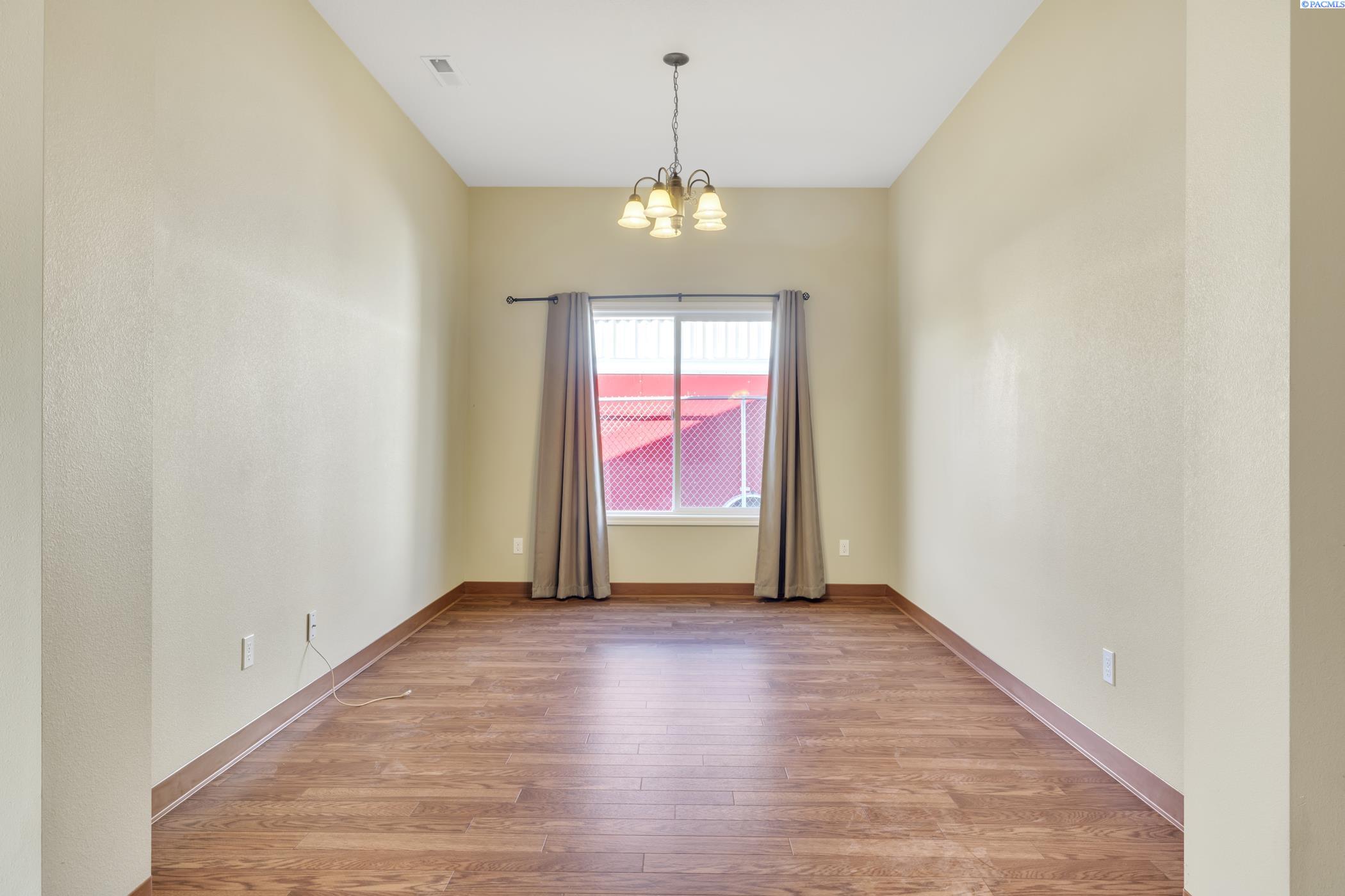 2720 Leslie Rd, Richland, WA 99352