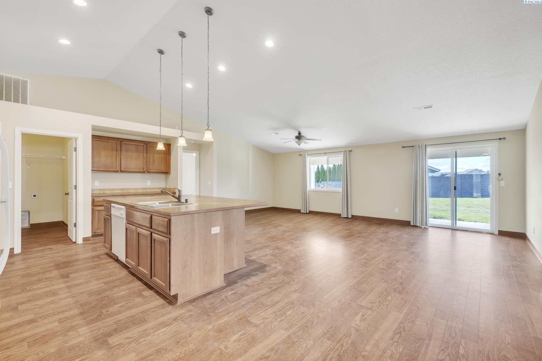2720 Leslie Rd, Richland, WA 99352