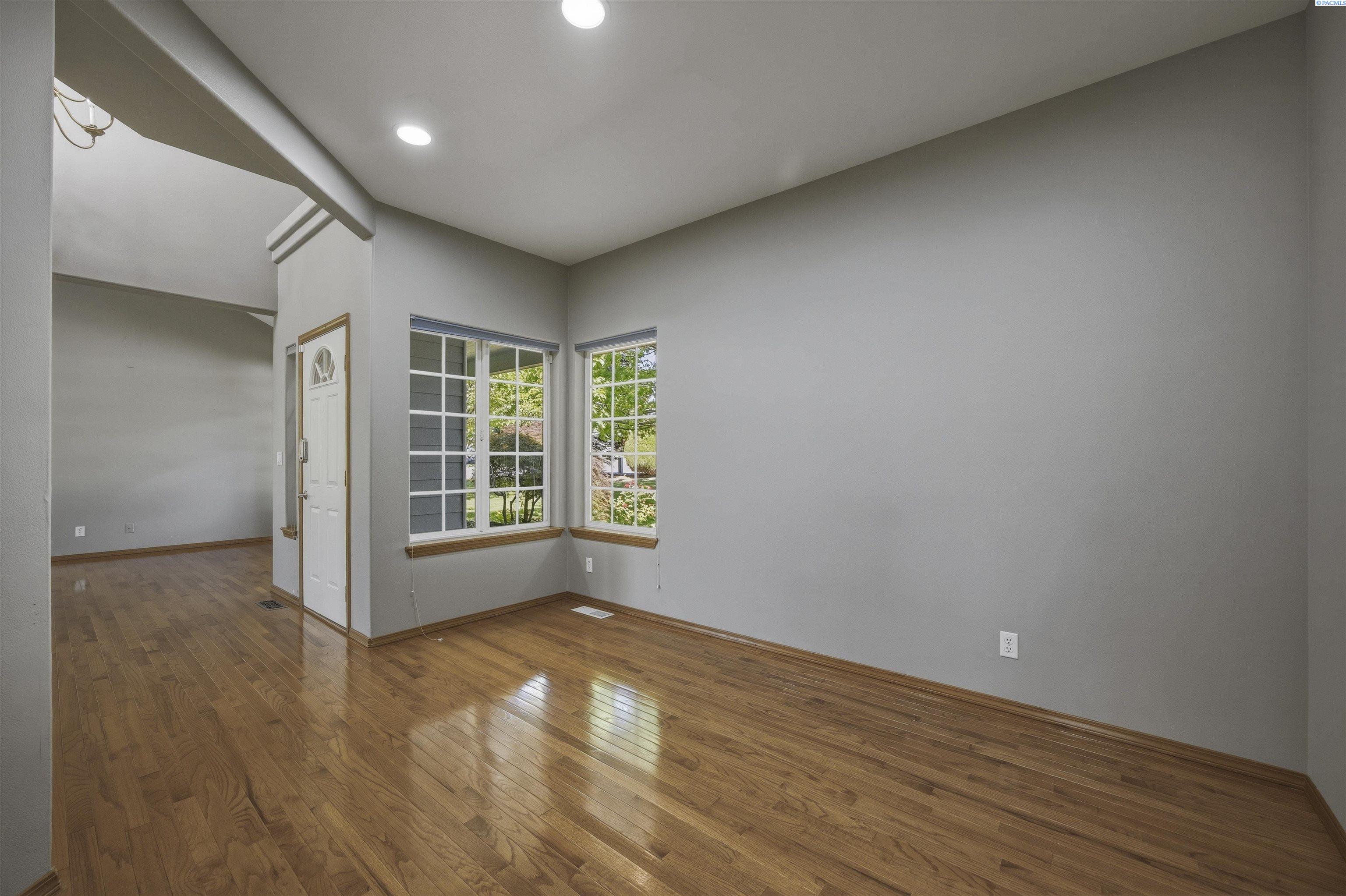 249 Ashwood St, Richland, WA 99352