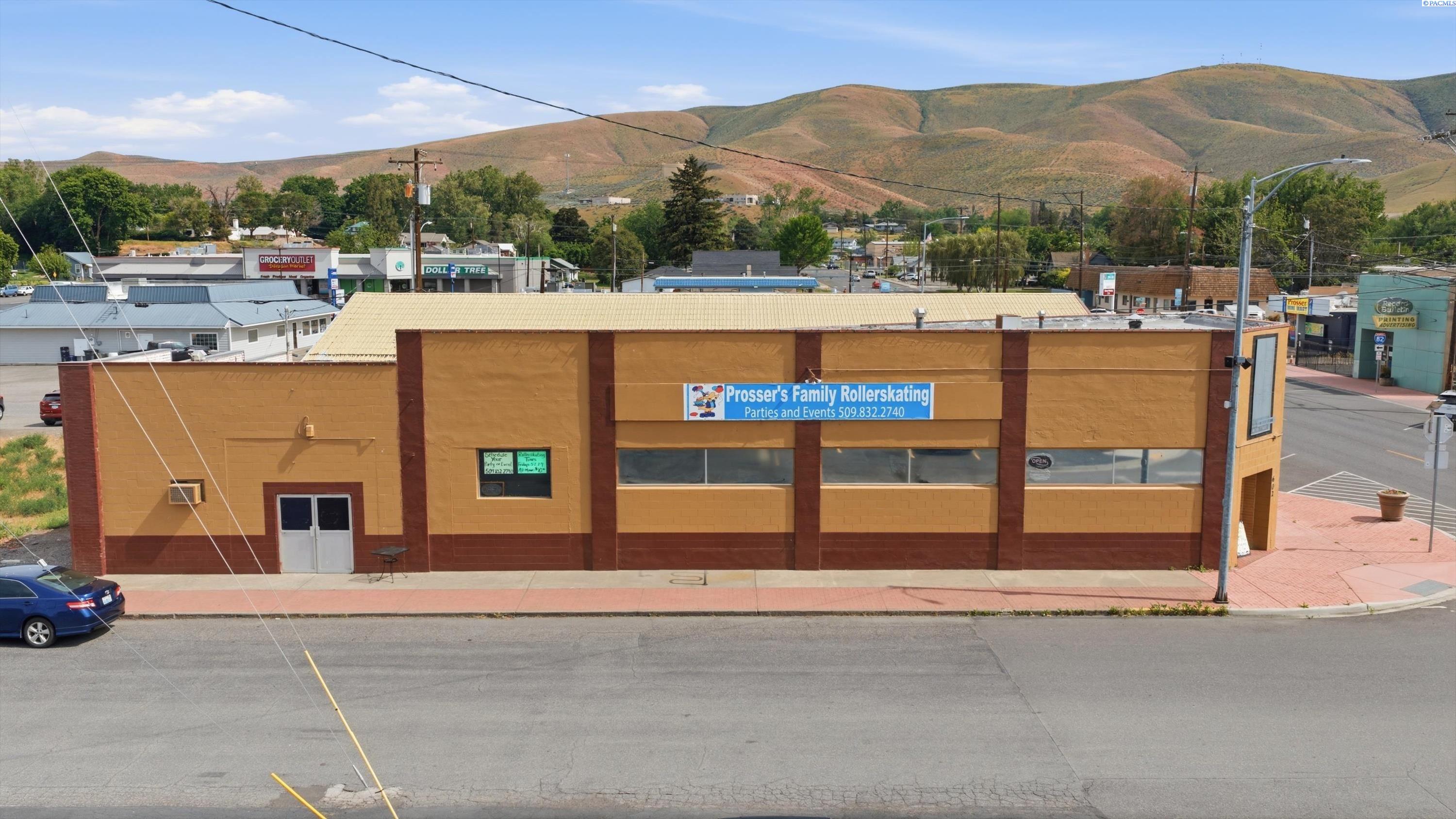 602 7th St, Prosser, WA 99350