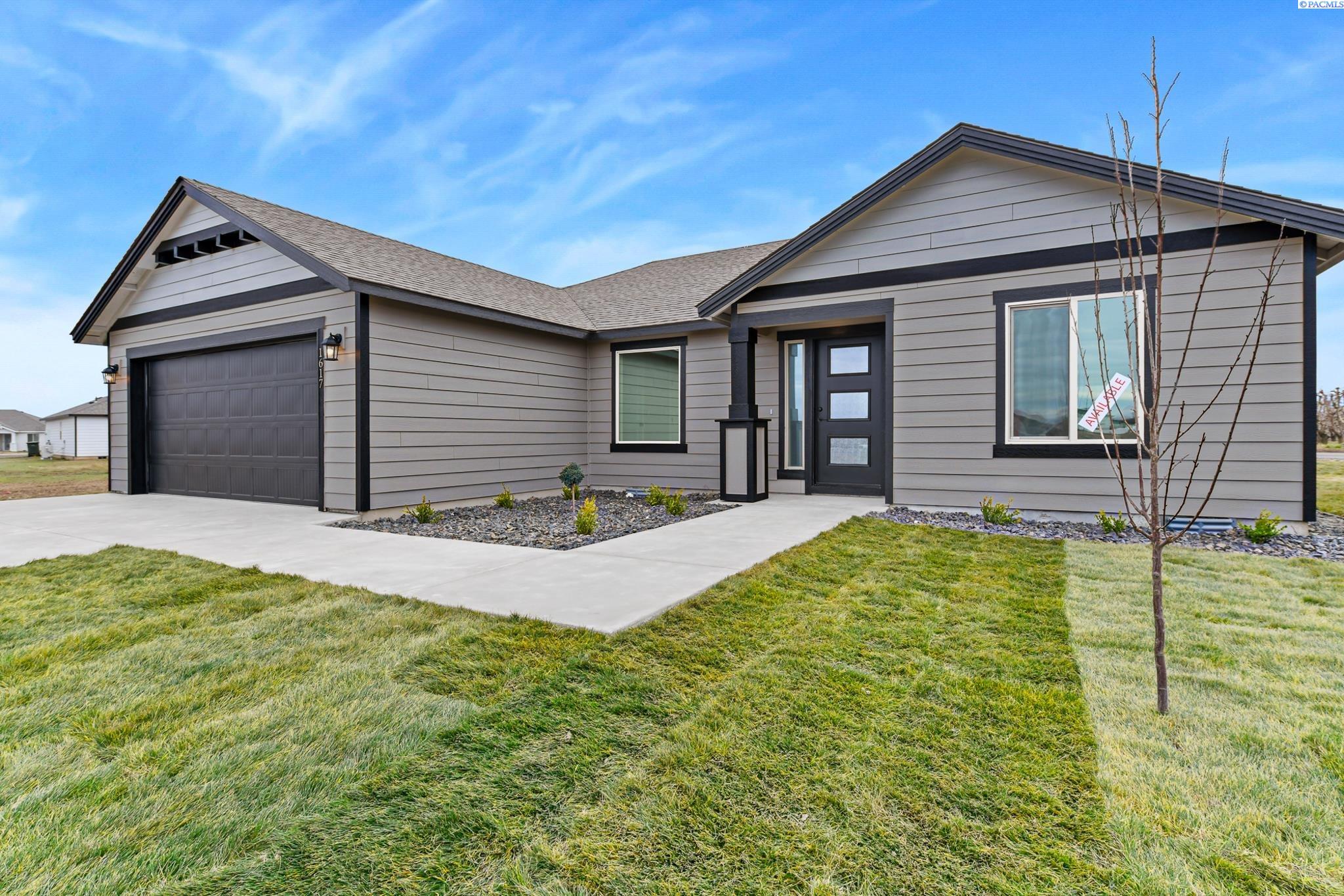 1617 Parkwood Ct, Grandview WA 98930