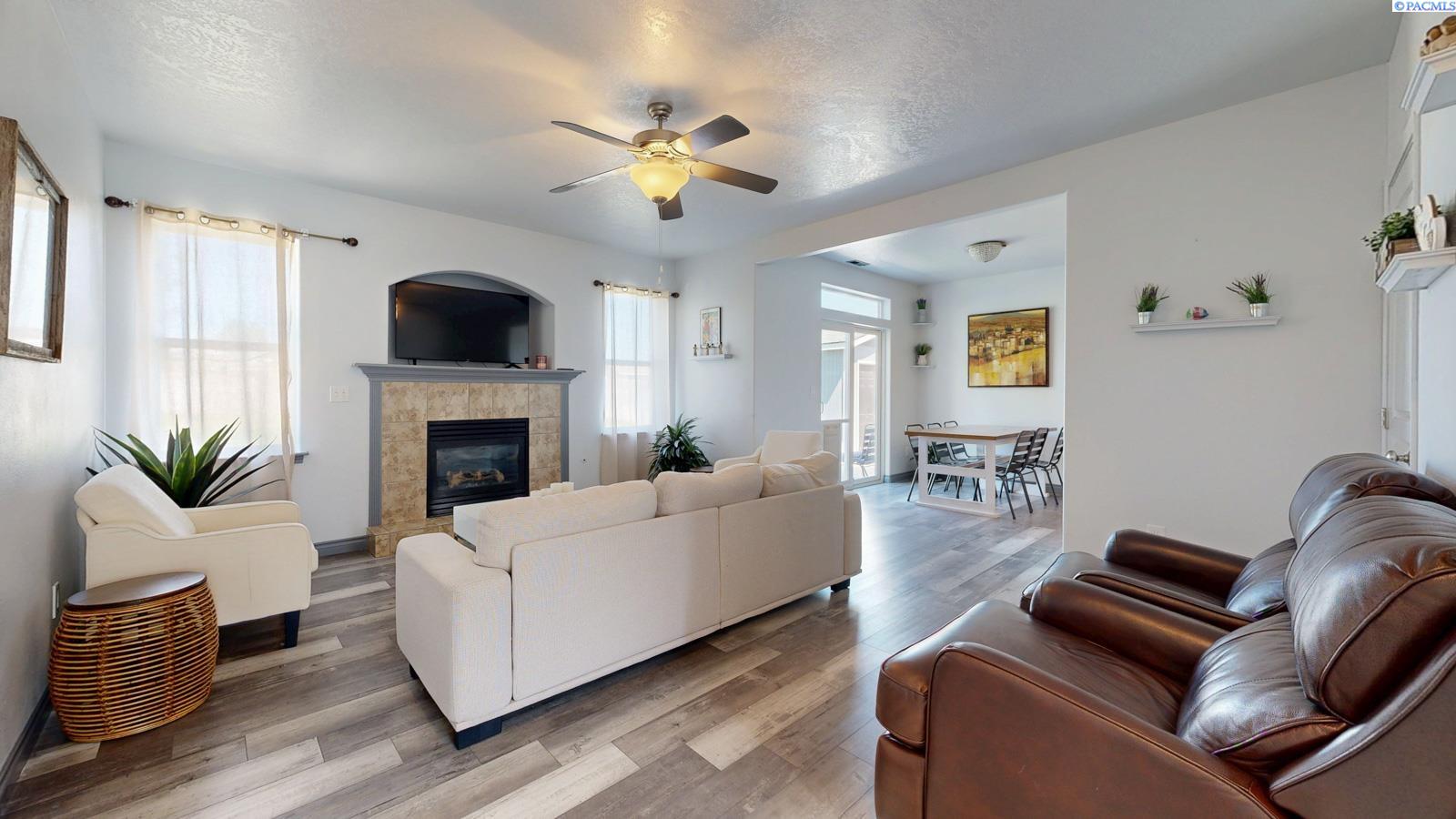 5002 Spirea Dr, West Richland, WA 99353