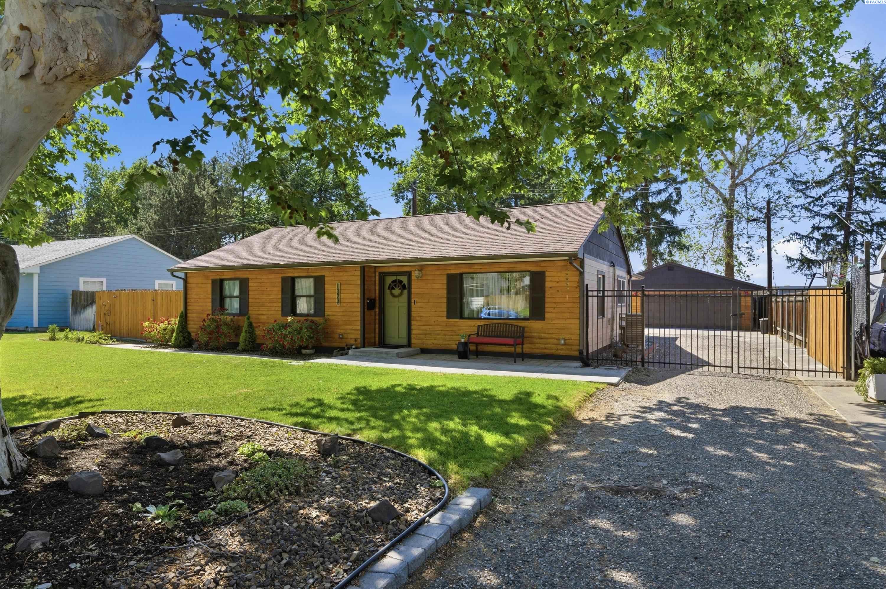 1323 Cottonwood Dr, Richland, WA 99354