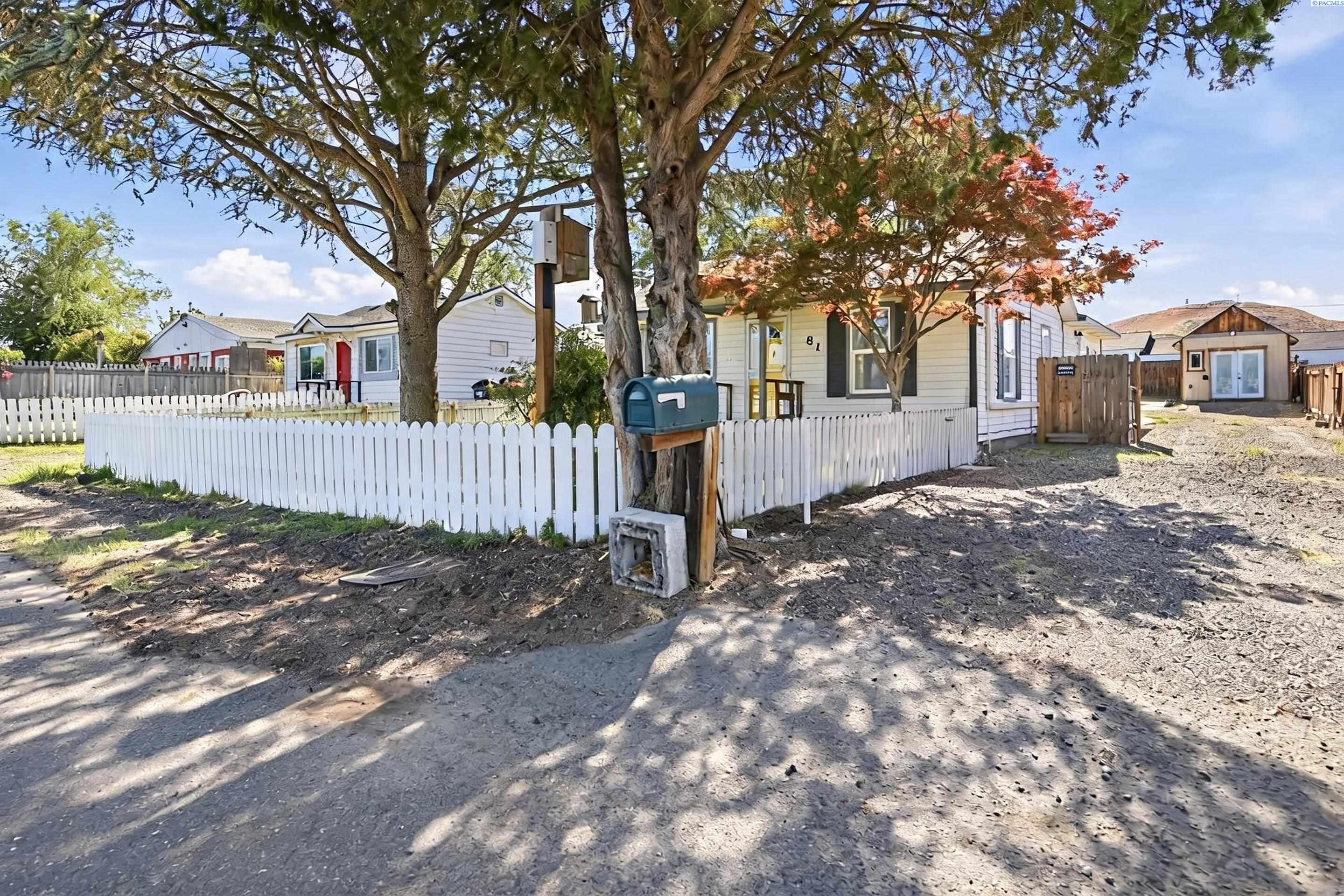 81 42nd Pl, West Richland, WA 99353-9999