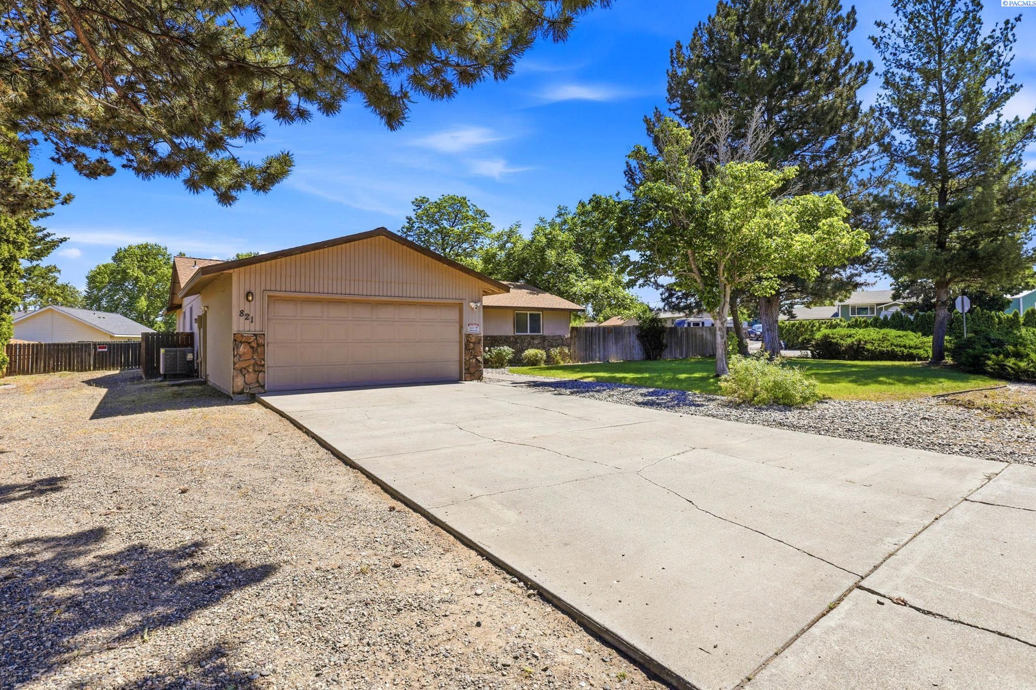 821 Young St, Kennewick, WA 99336
