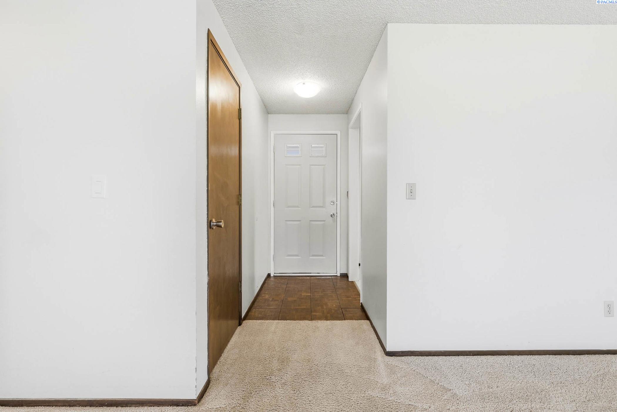 821 Young St, Kennewick, WA 99336