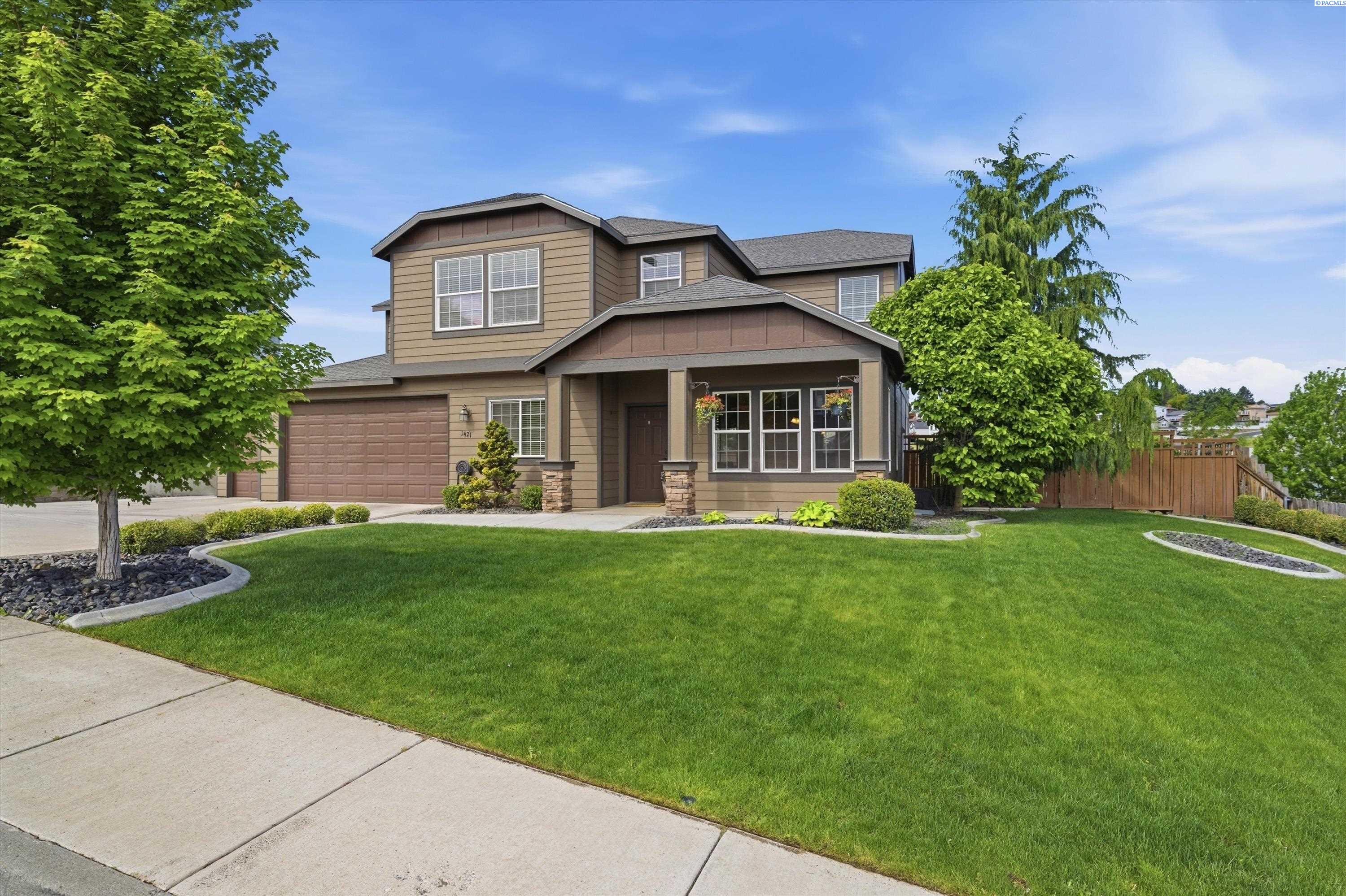 1421 Mazzard Ave, West Richland, WA 99353