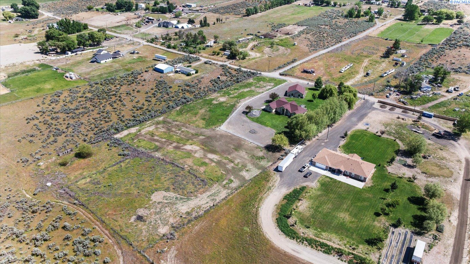 420 Tuck Rd, Eltopia, WA 99330