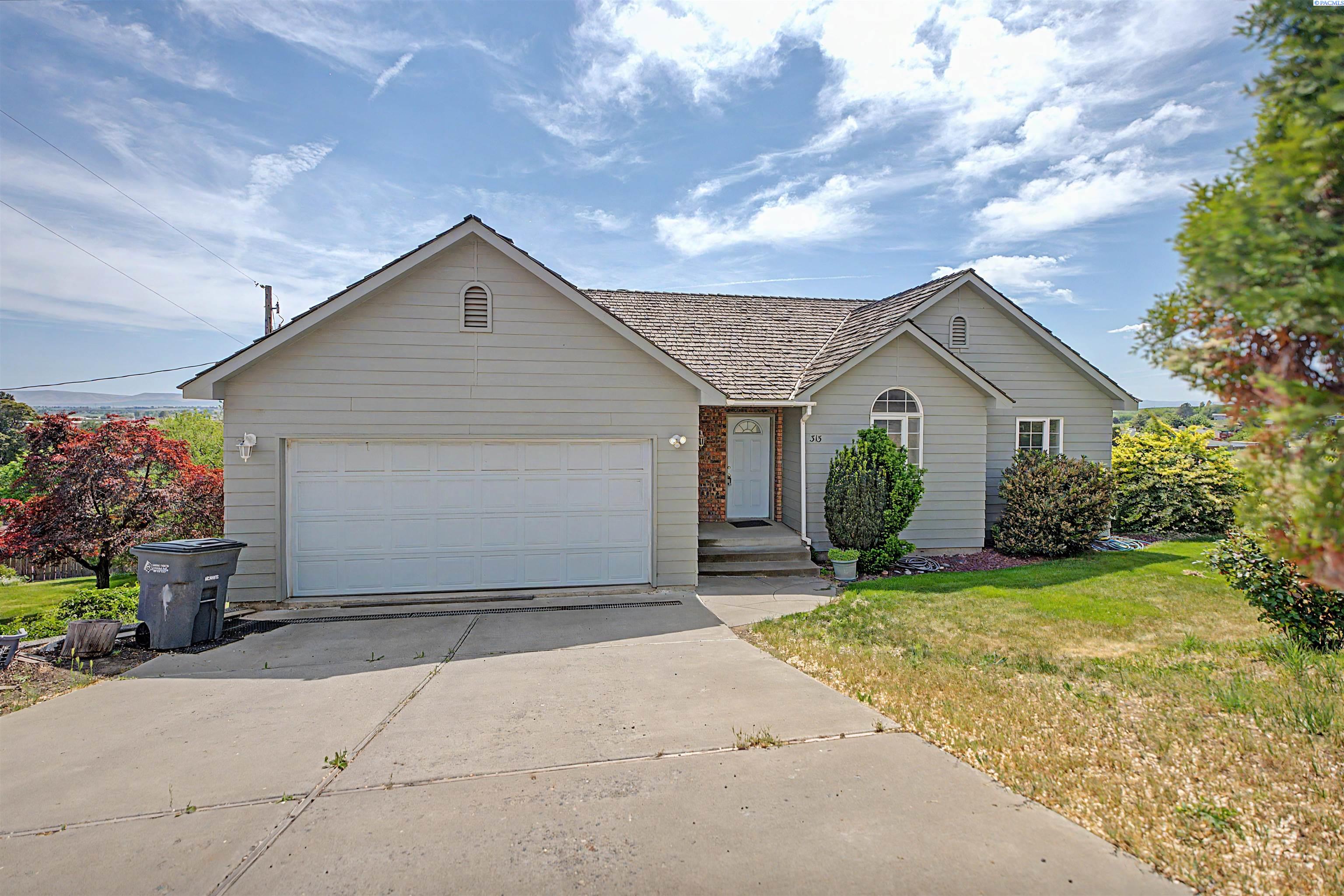 313 Peach Ave, Sunnyside WA 98944
