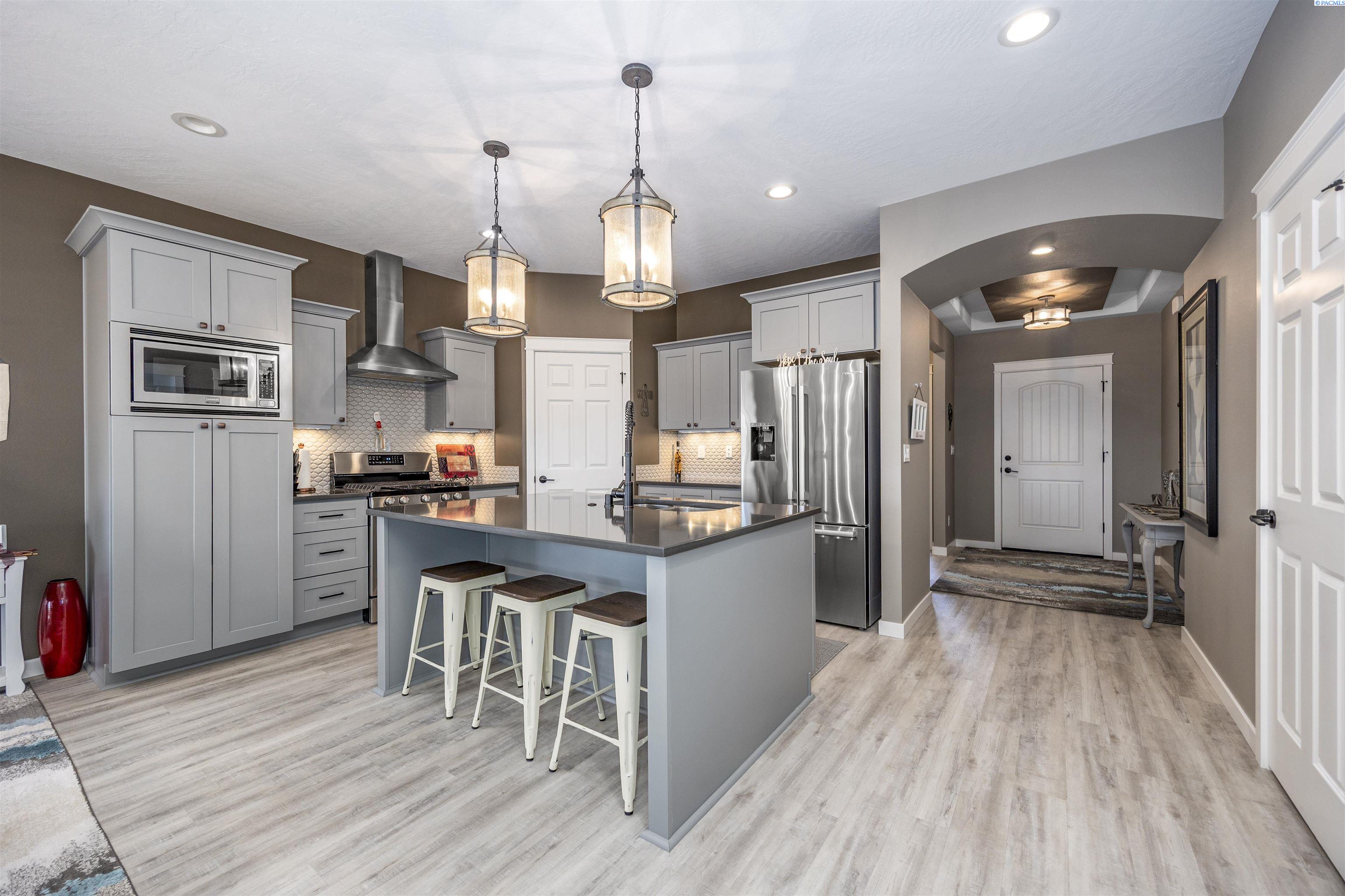 2713 Torrey Pines Way, Richland, WA 99354