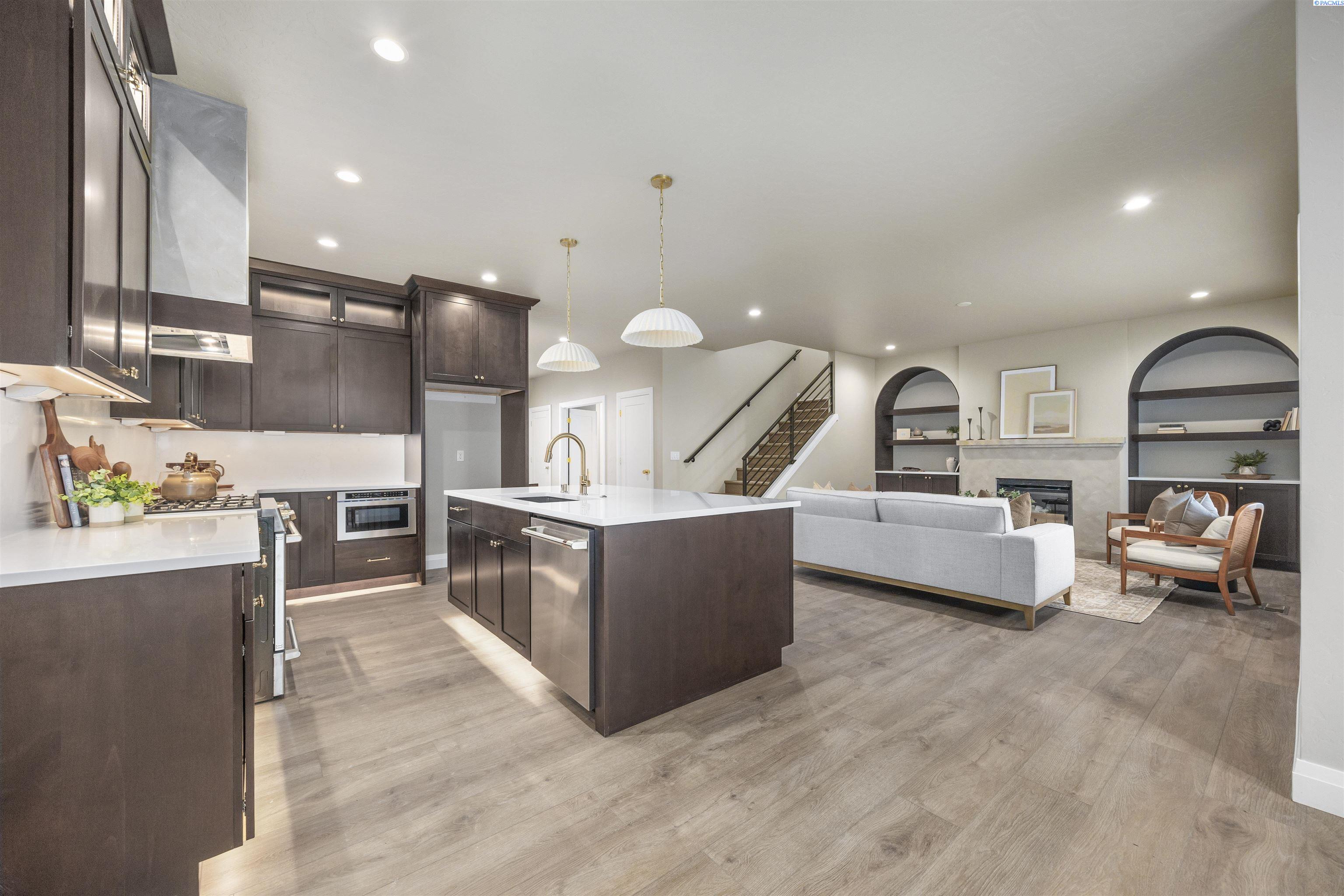 184 Taylor Ln, Pasco, WA 99301