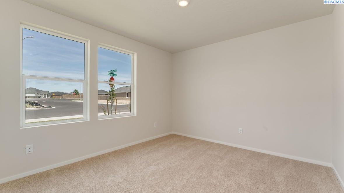 11220 Buckingham Dr, Pasco, WA 99301