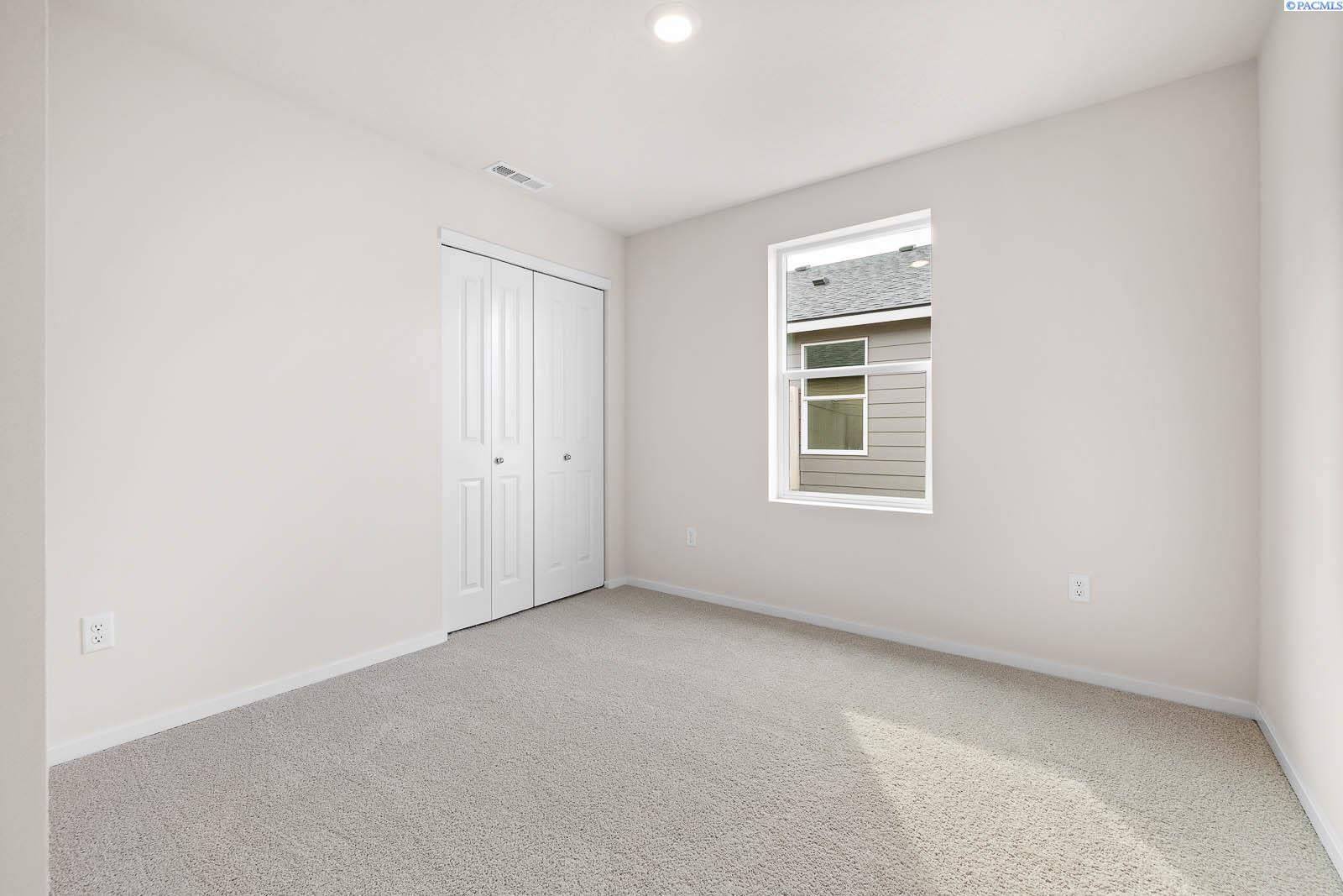 11220 Buckingham Dr, Pasco, WA 99301