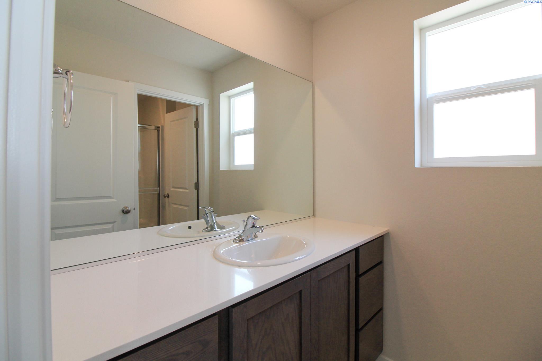 10075 9th Pl, Kennewick, WA 99336