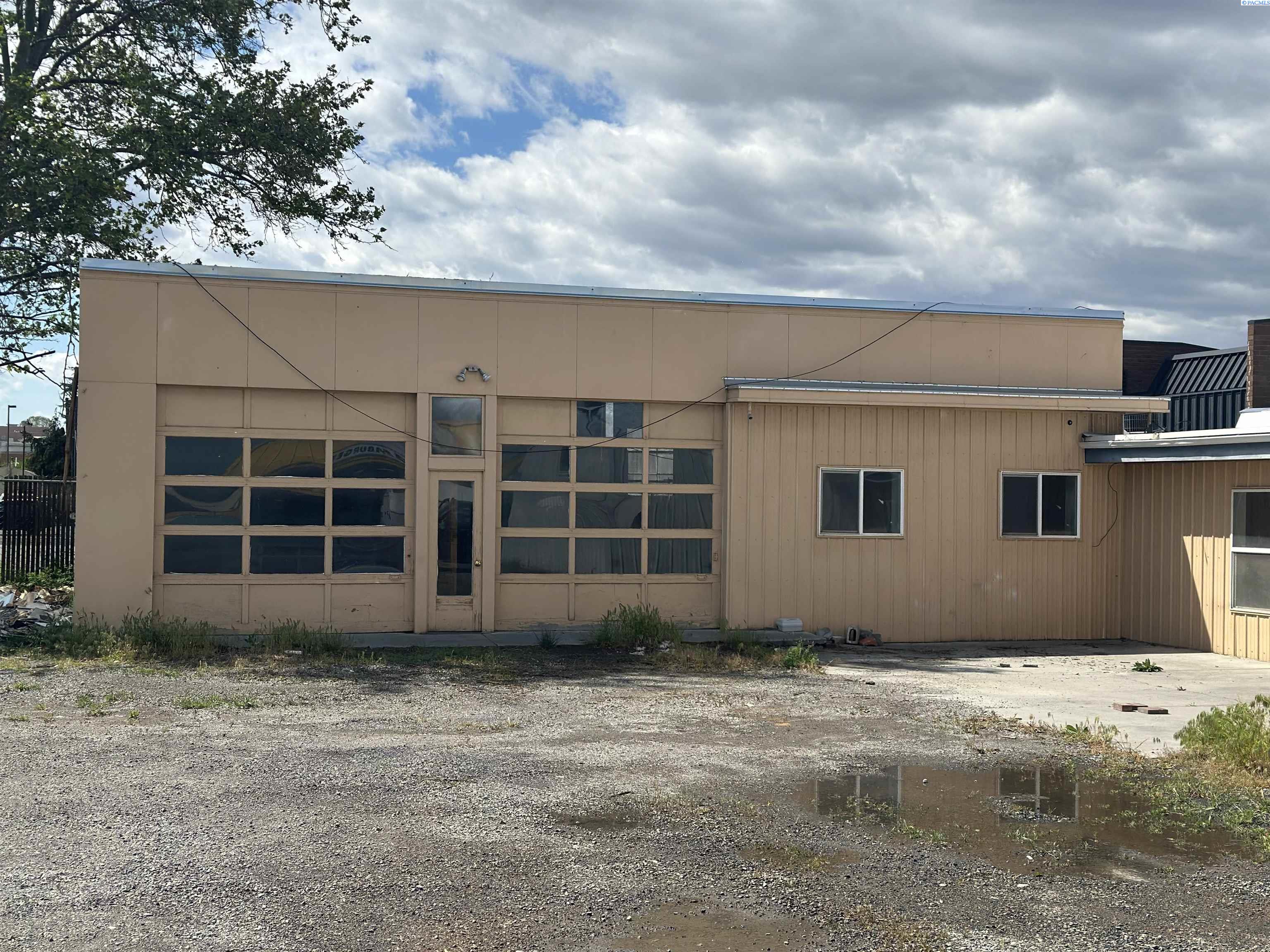 1177 Lee Blvd, Richland, WA 99352