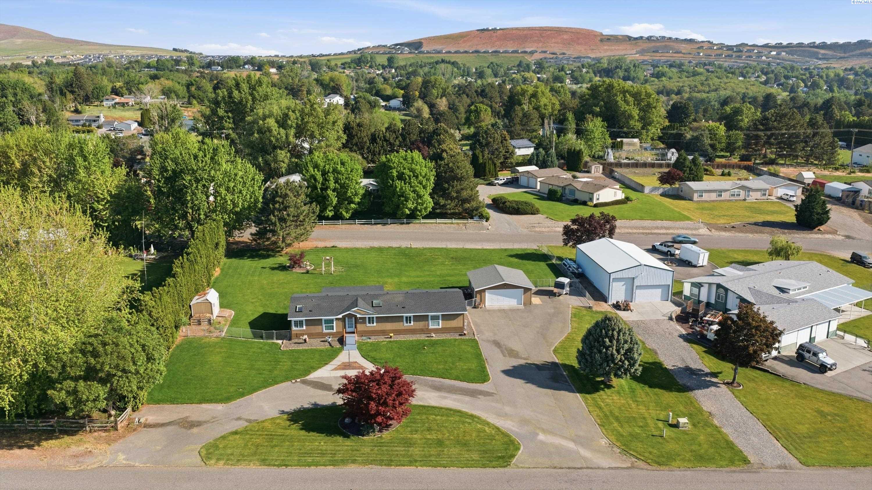 98402 E Michelle Dr, Kennewick WA 99338