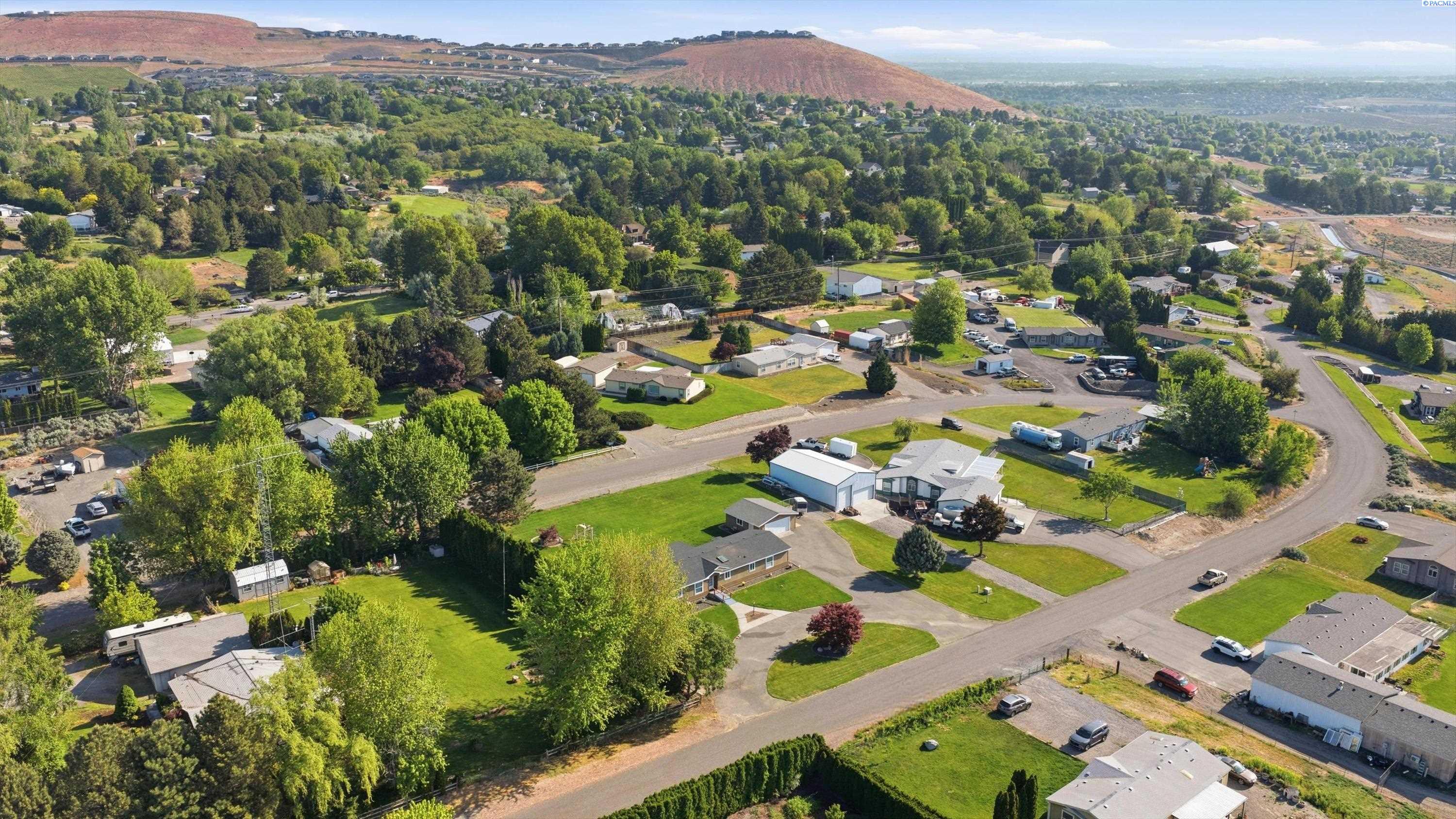 98402 Michelle Dr, Kennewick, WA 99338