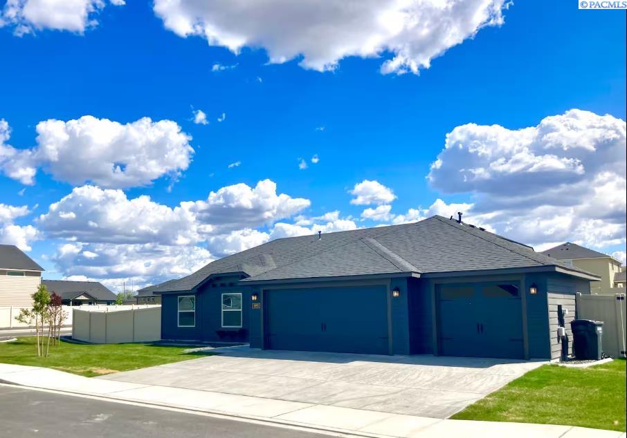 3895 Curtis Dr, West Richland WA 99353