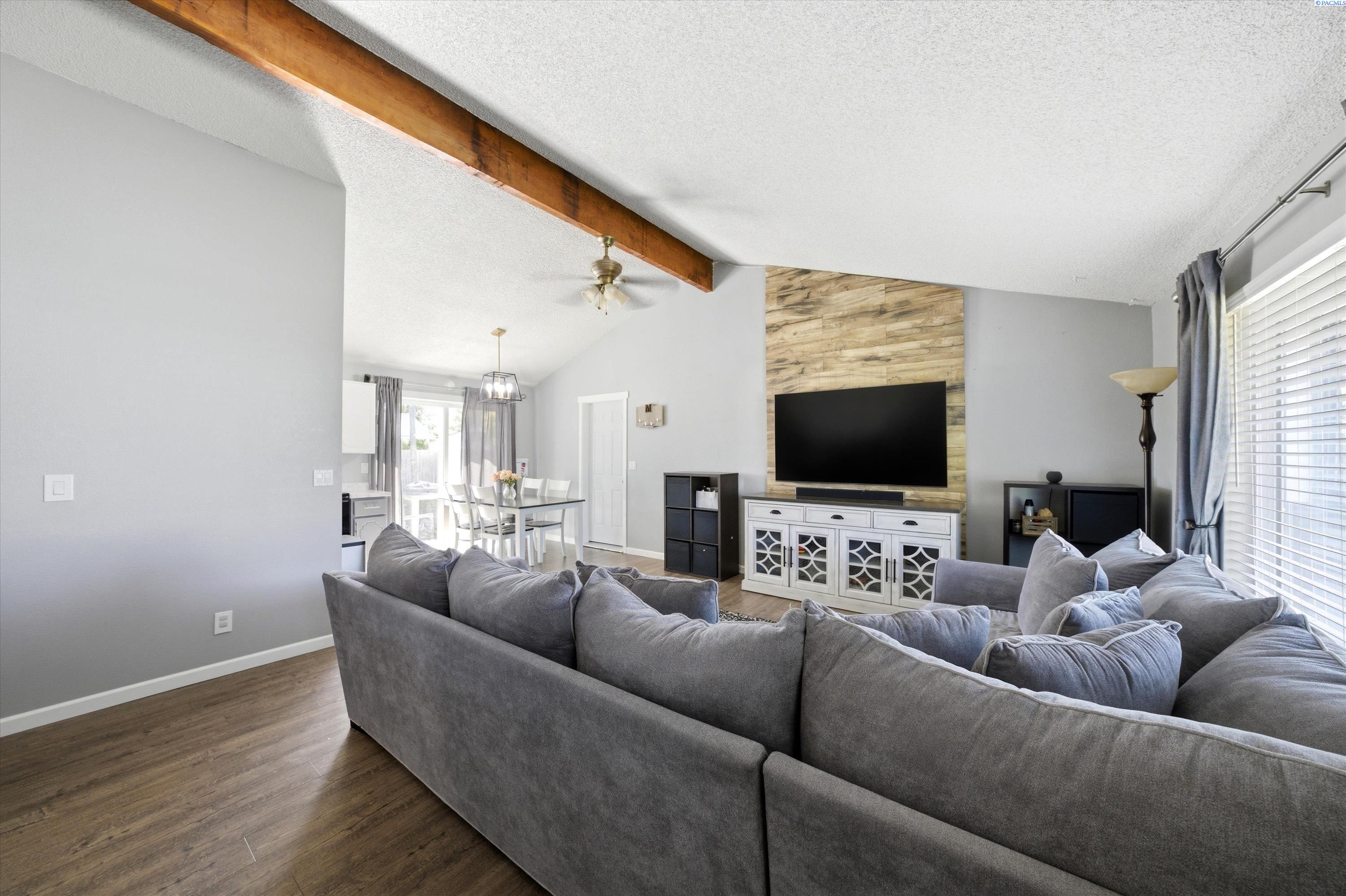 8915 Deschutes Ave, Kennewick, WA 99336