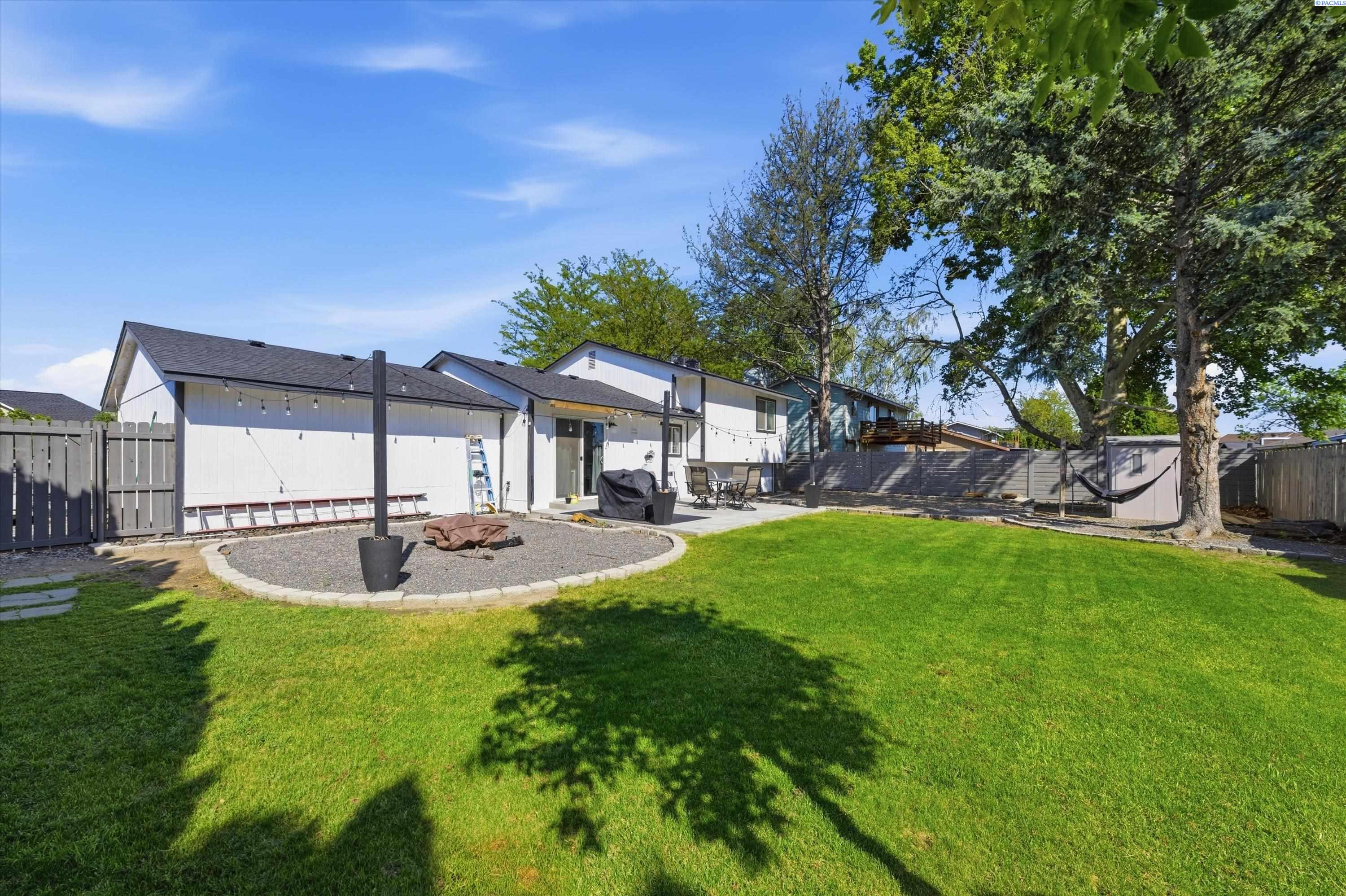 8915 Deschutes Ave, Kennewick, WA 99336