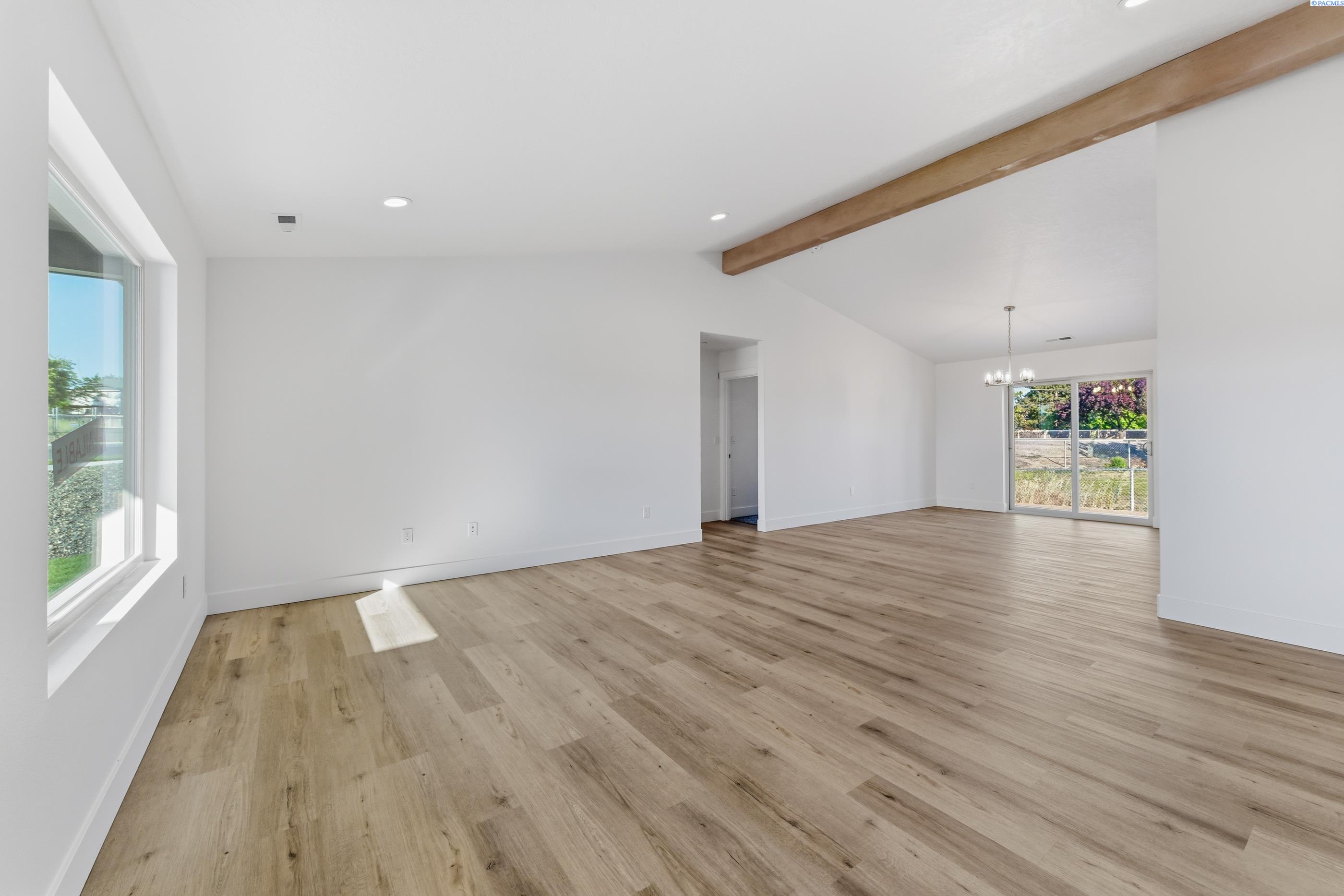 4219 Road 104 , Pasco, WA 99301