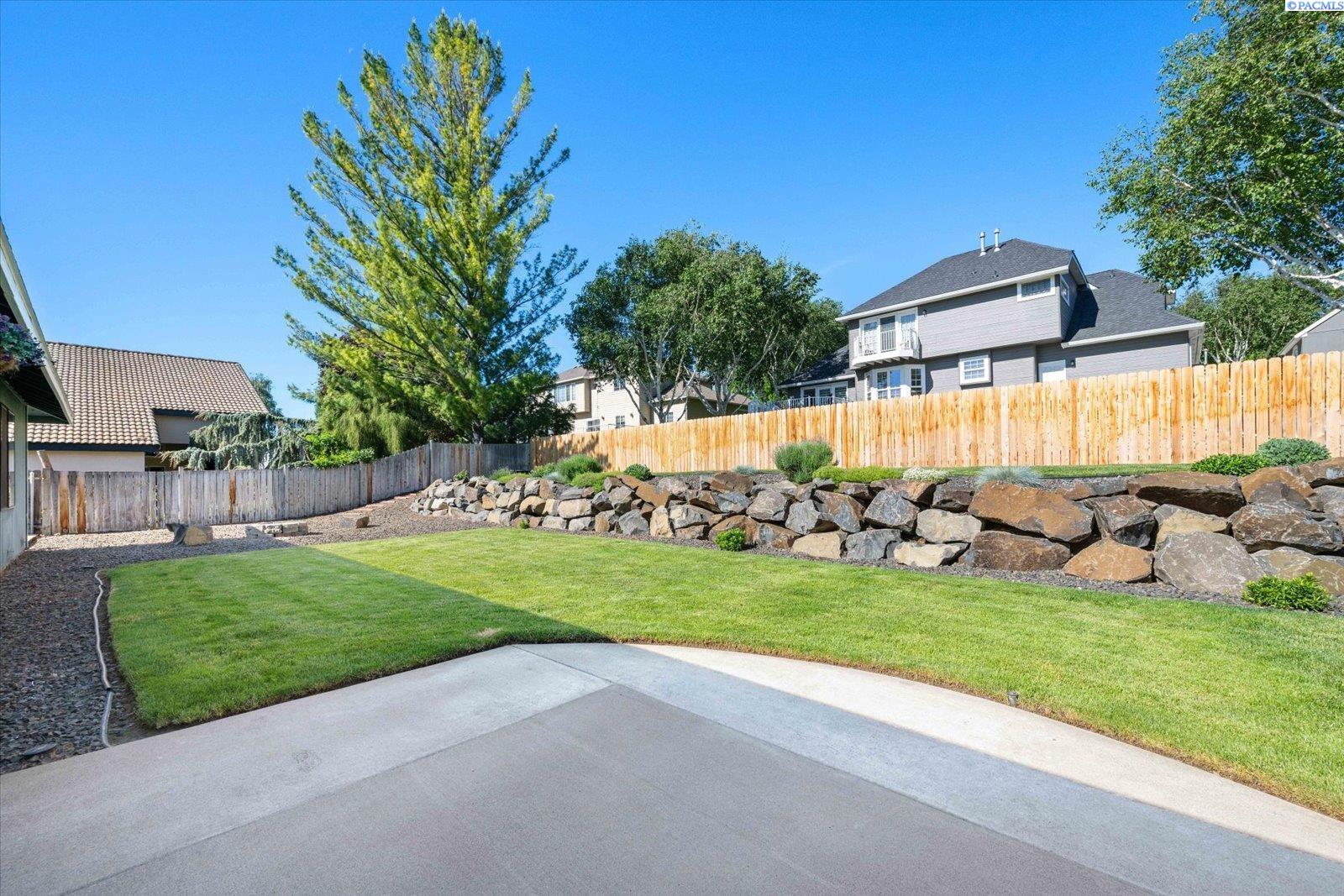 1325 Adair Dr, Richland, WA 99352