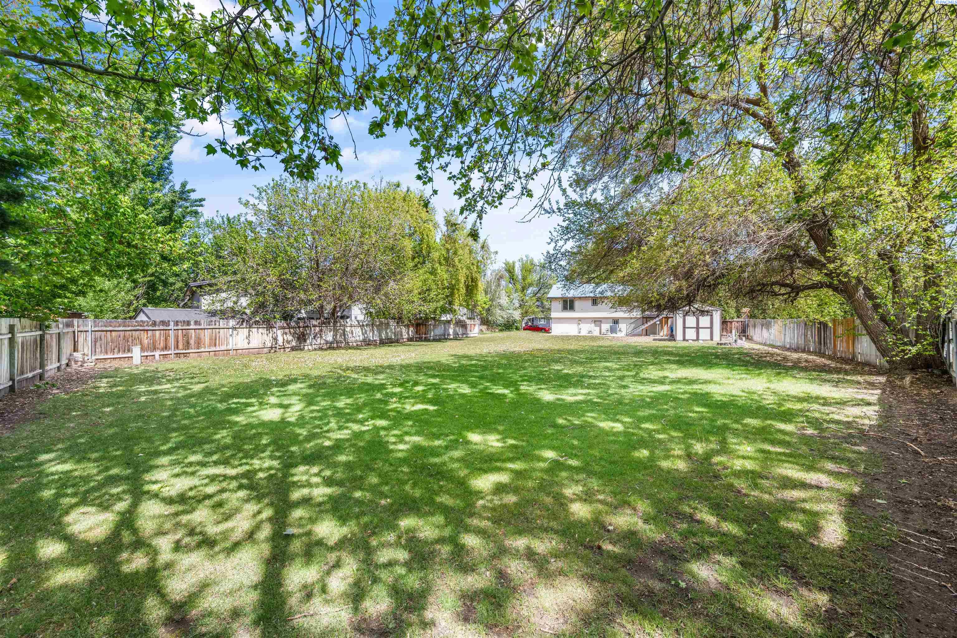 2225 Blue Jay Ln, West Richland, WA 99353