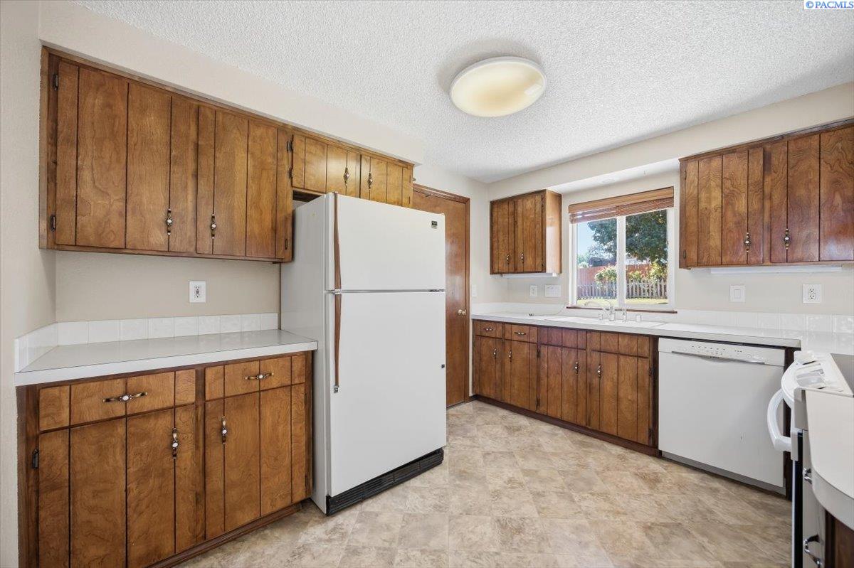 6411 Willamette Ave, Kennewick, WA 99336