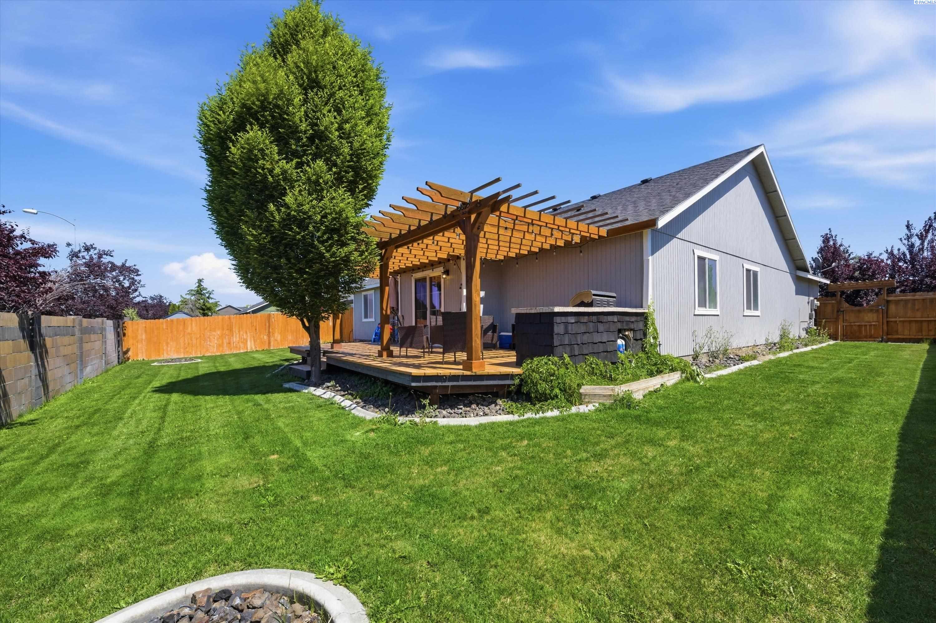 5712 Maryhill Ln, Pasco, WA 99301