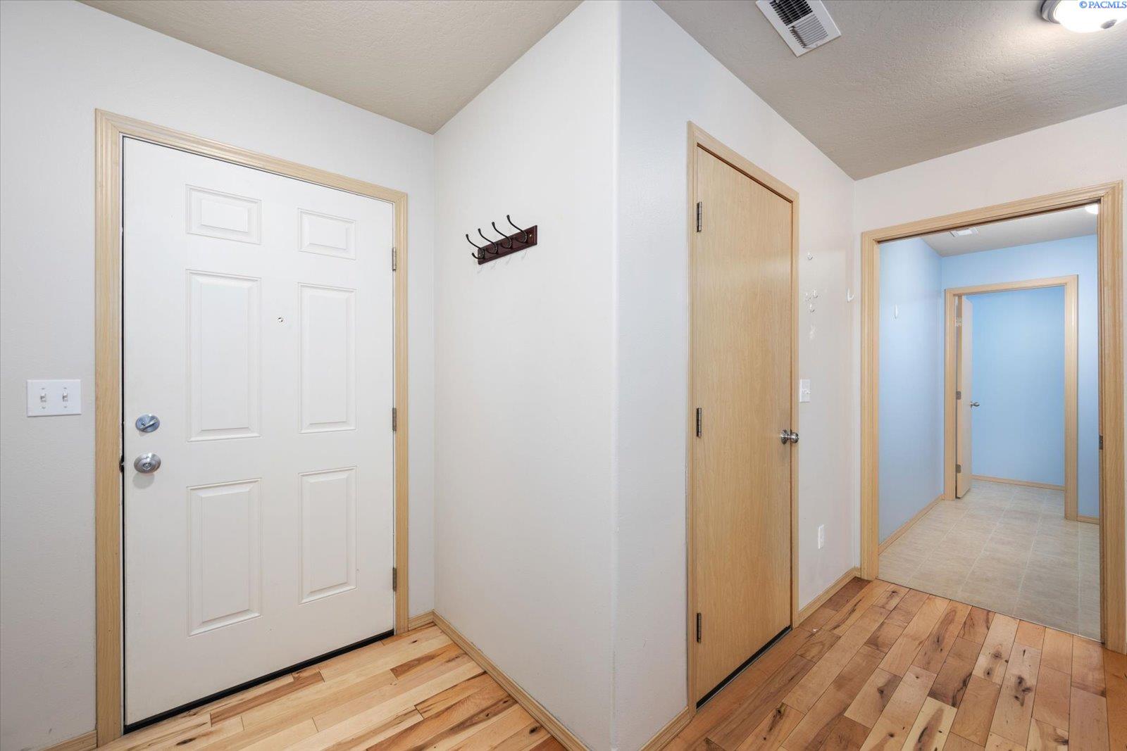 2553 Jason Loop, Richland, WA 99352