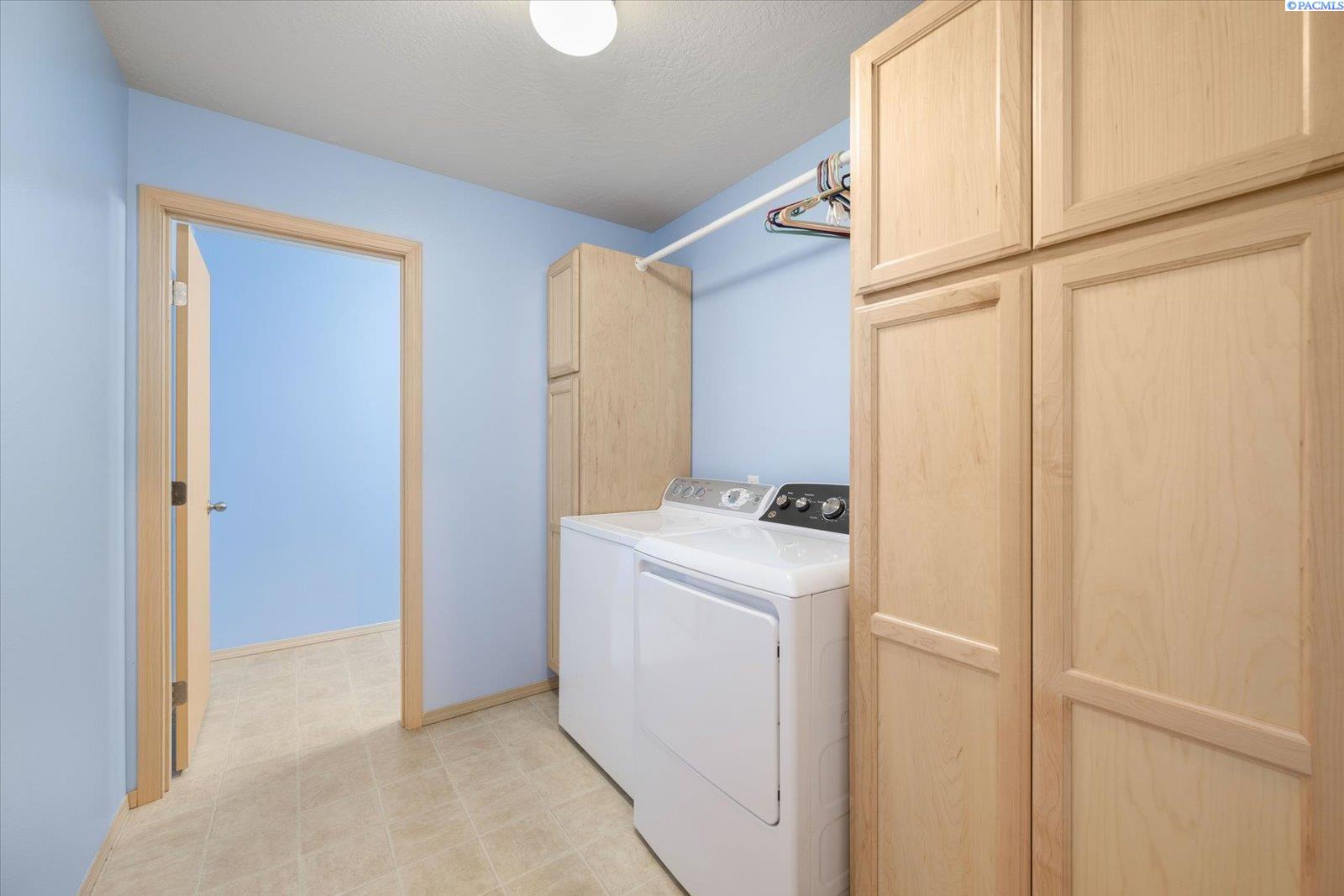 2553 Jason Loop, Richland, WA 99352