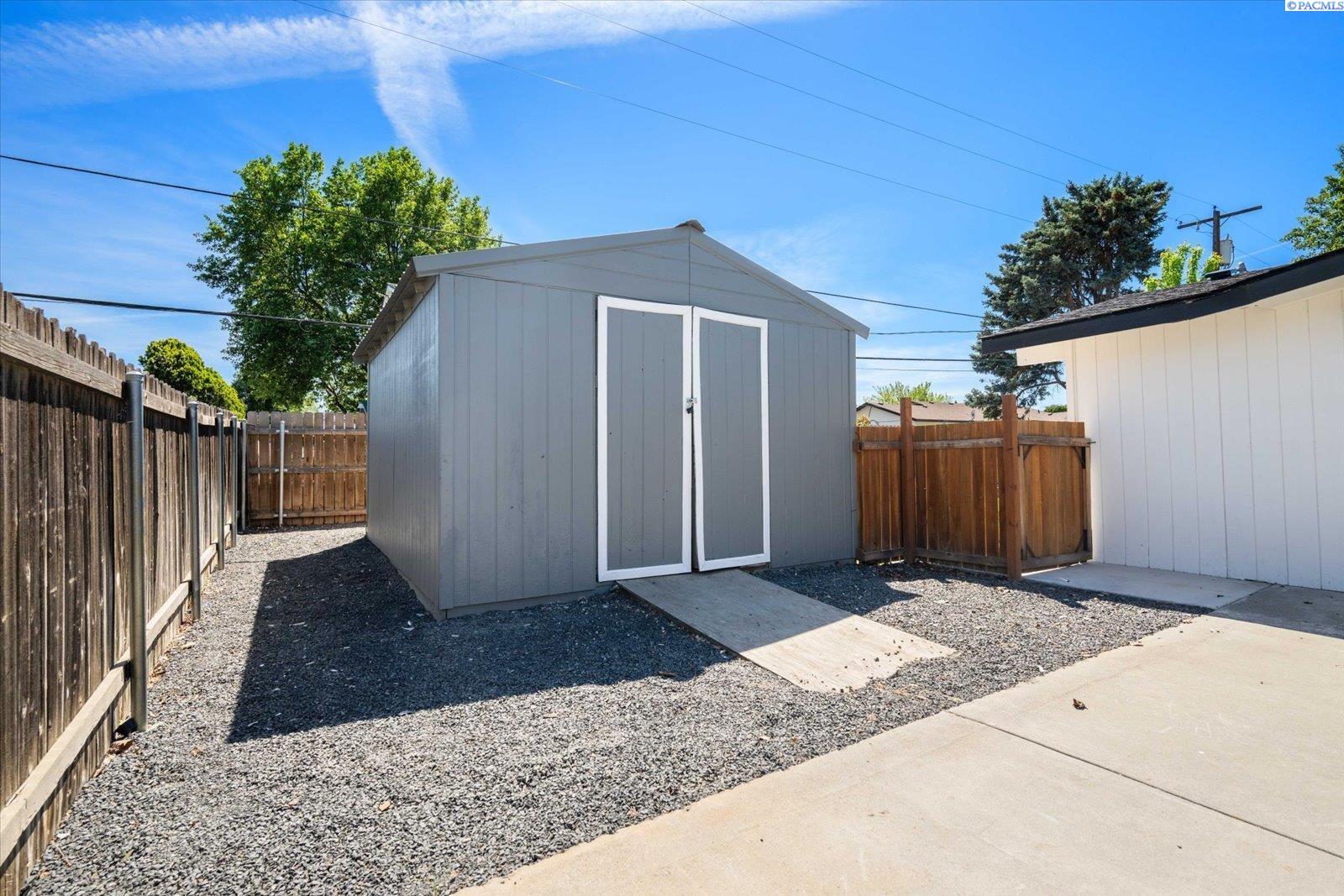 803 25th Ave, Kennewick, WA 99337