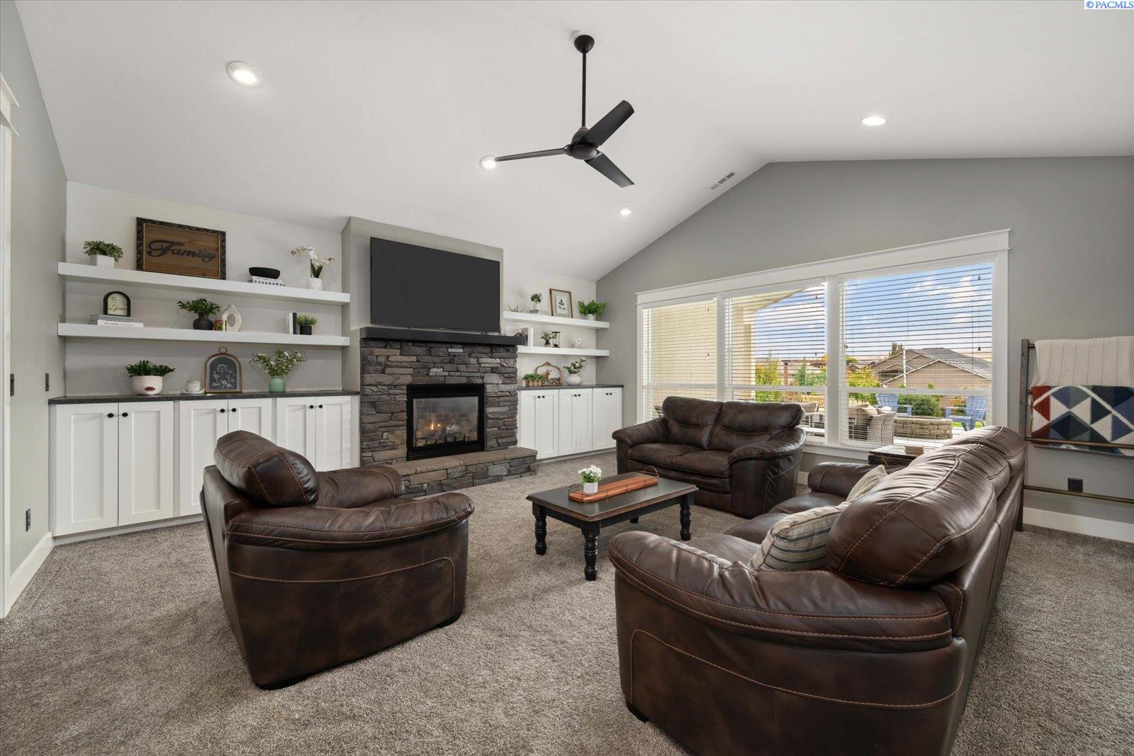 84905 Wallowa Rd, Kennewick, WA 99338