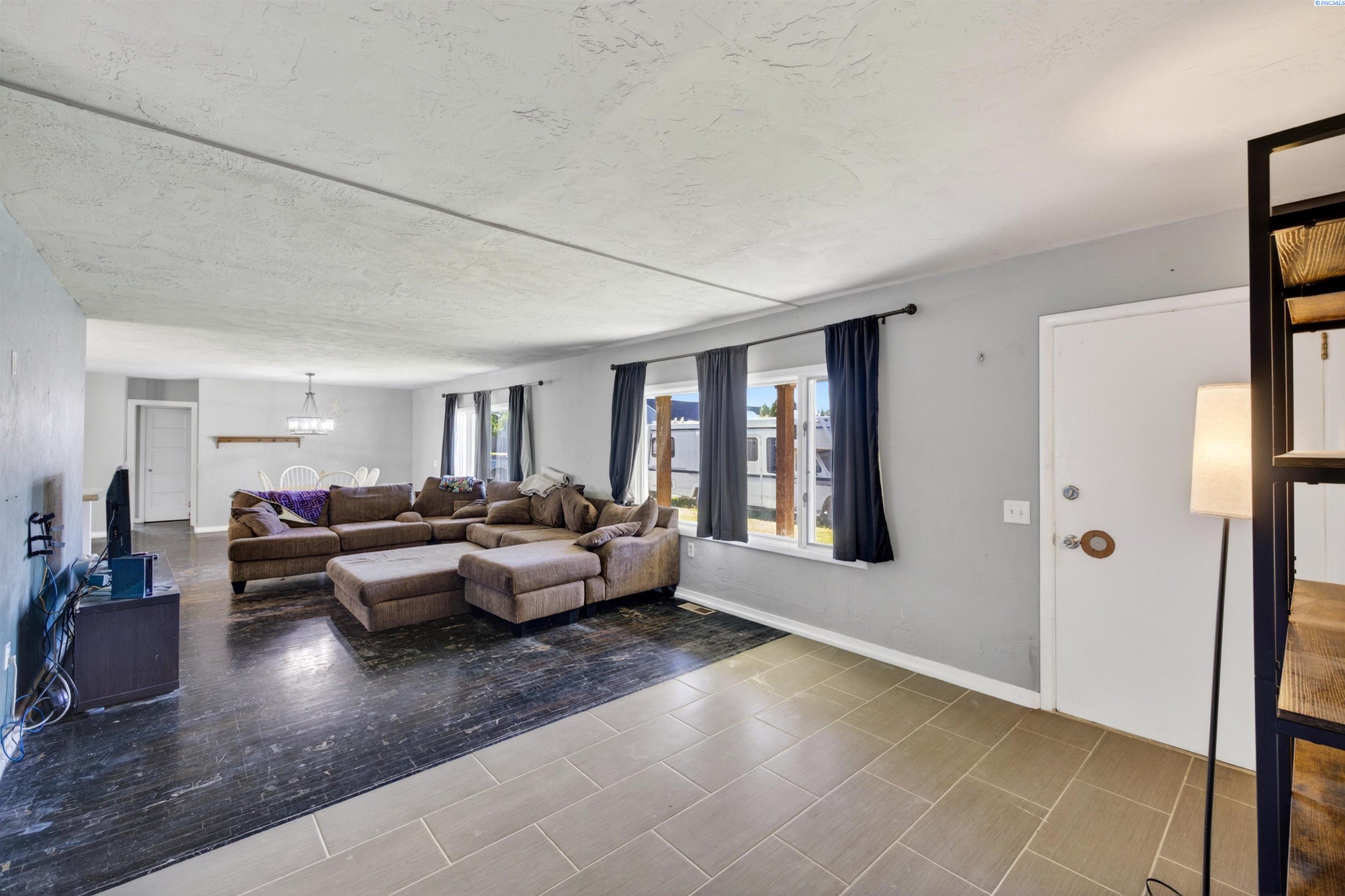 1422 Thayer Dr, Richland, WA 99354