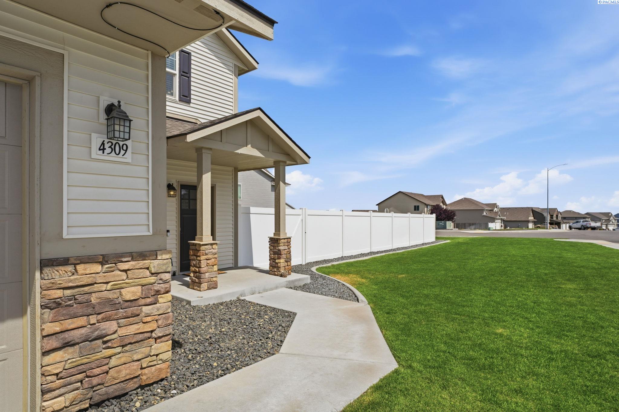 4309 Santa Cruz Ln, Pasco, WA 99301