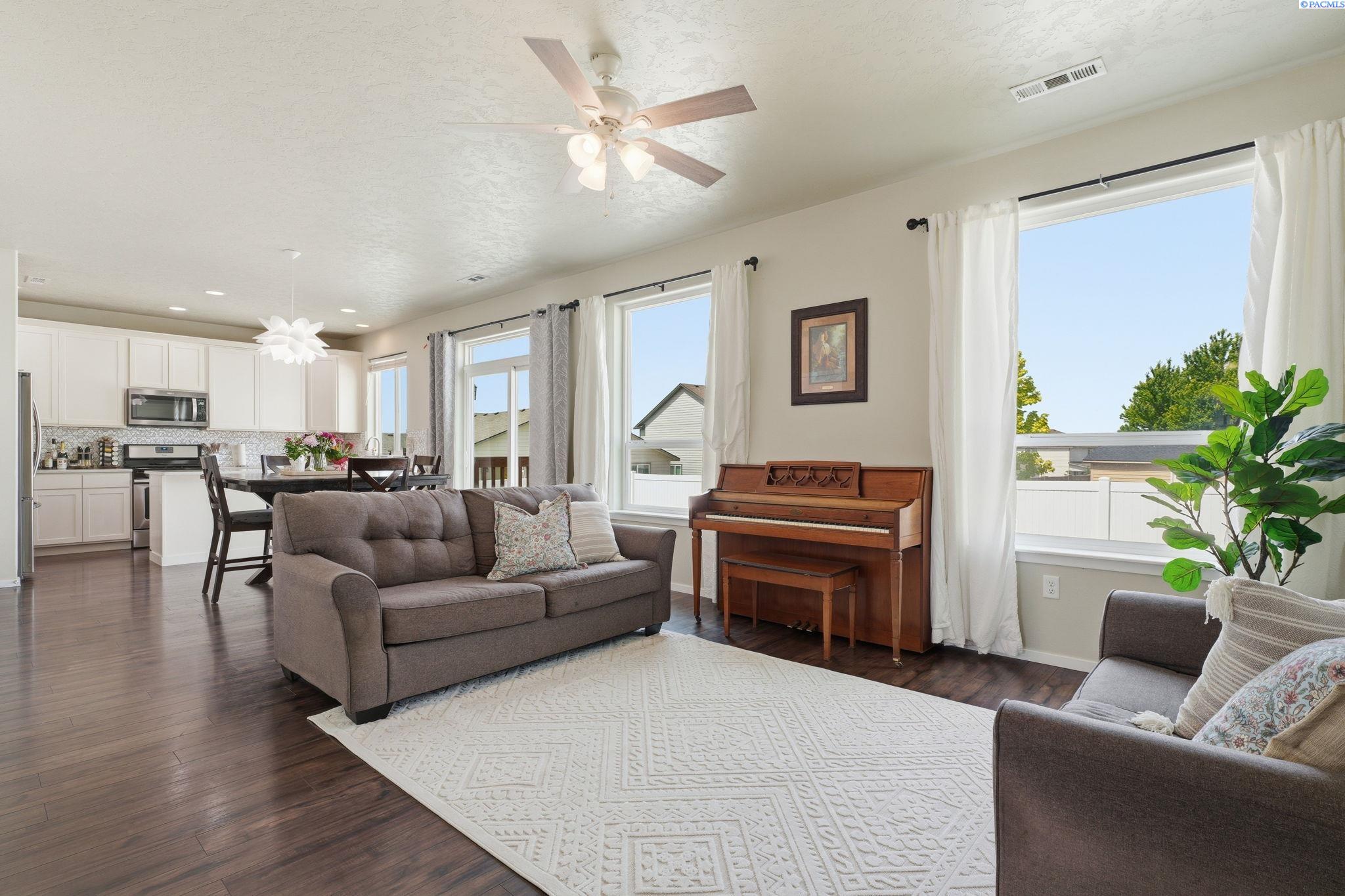 4309 Santa Cruz Ln, Pasco, WA 99301