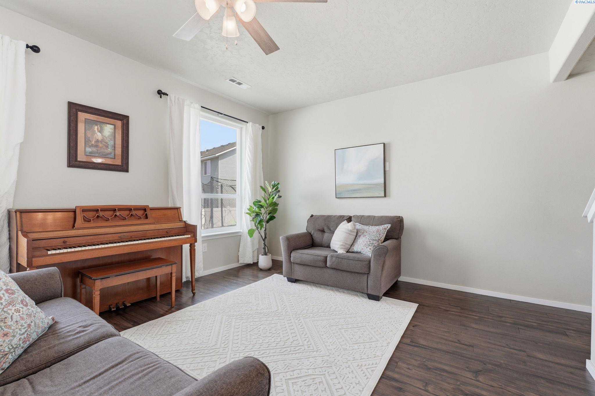 4309 Santa Cruz Ln, Pasco, WA 99301