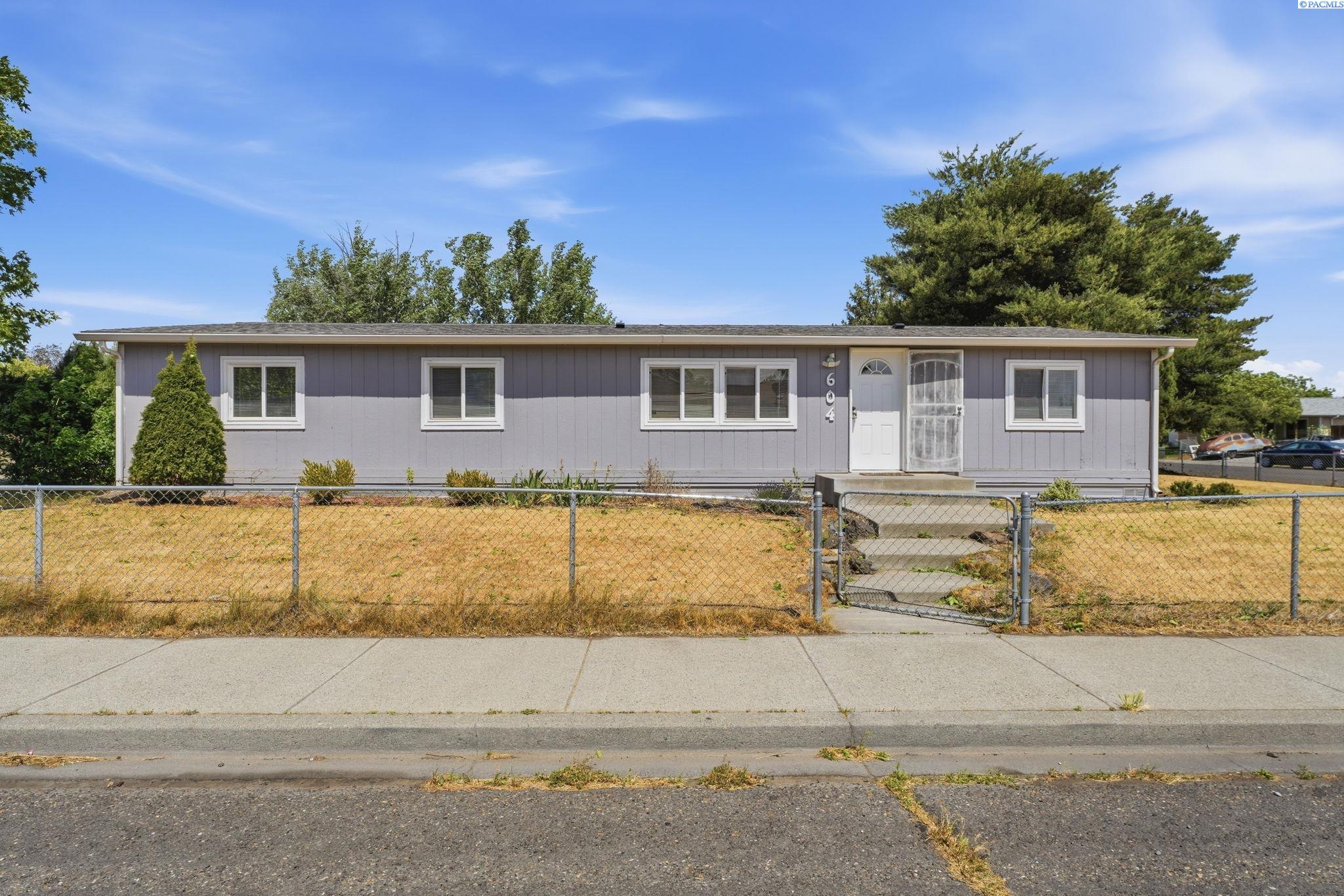 604 Elm Ave, Pasco, WA 99301