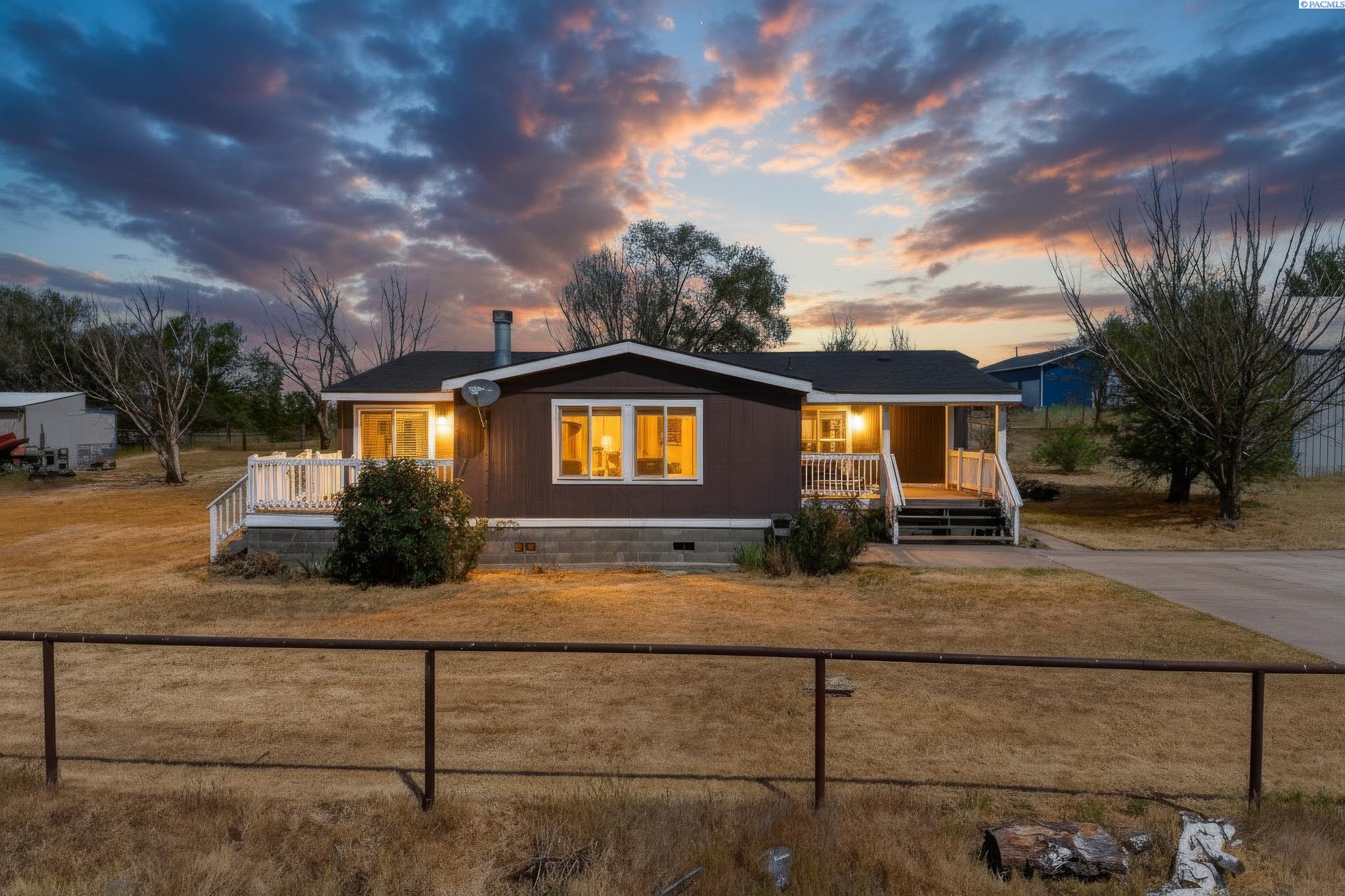 16802 1585 Pr Sw, Prosser, WA 99350