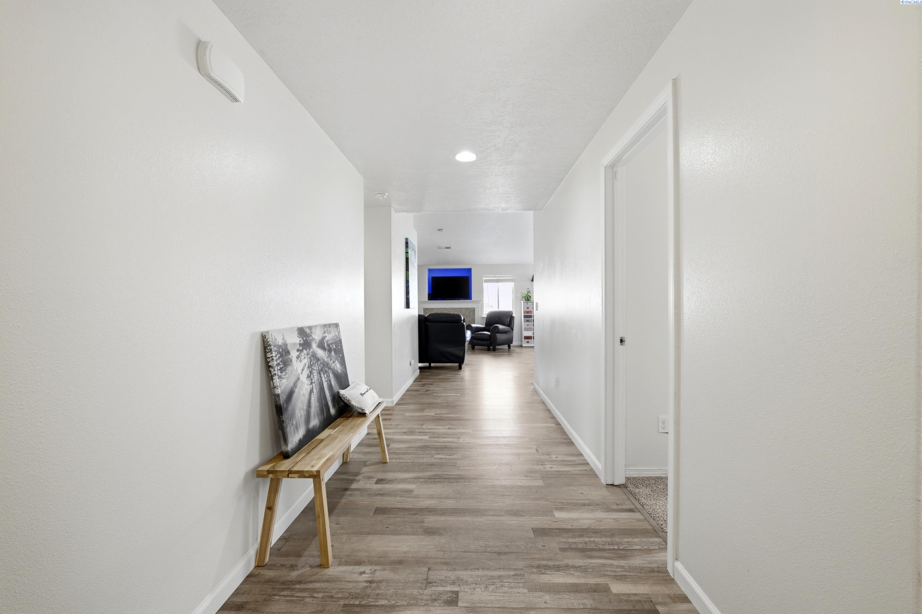 6214 Robert Wayne Dr, Pasco, WA 99301