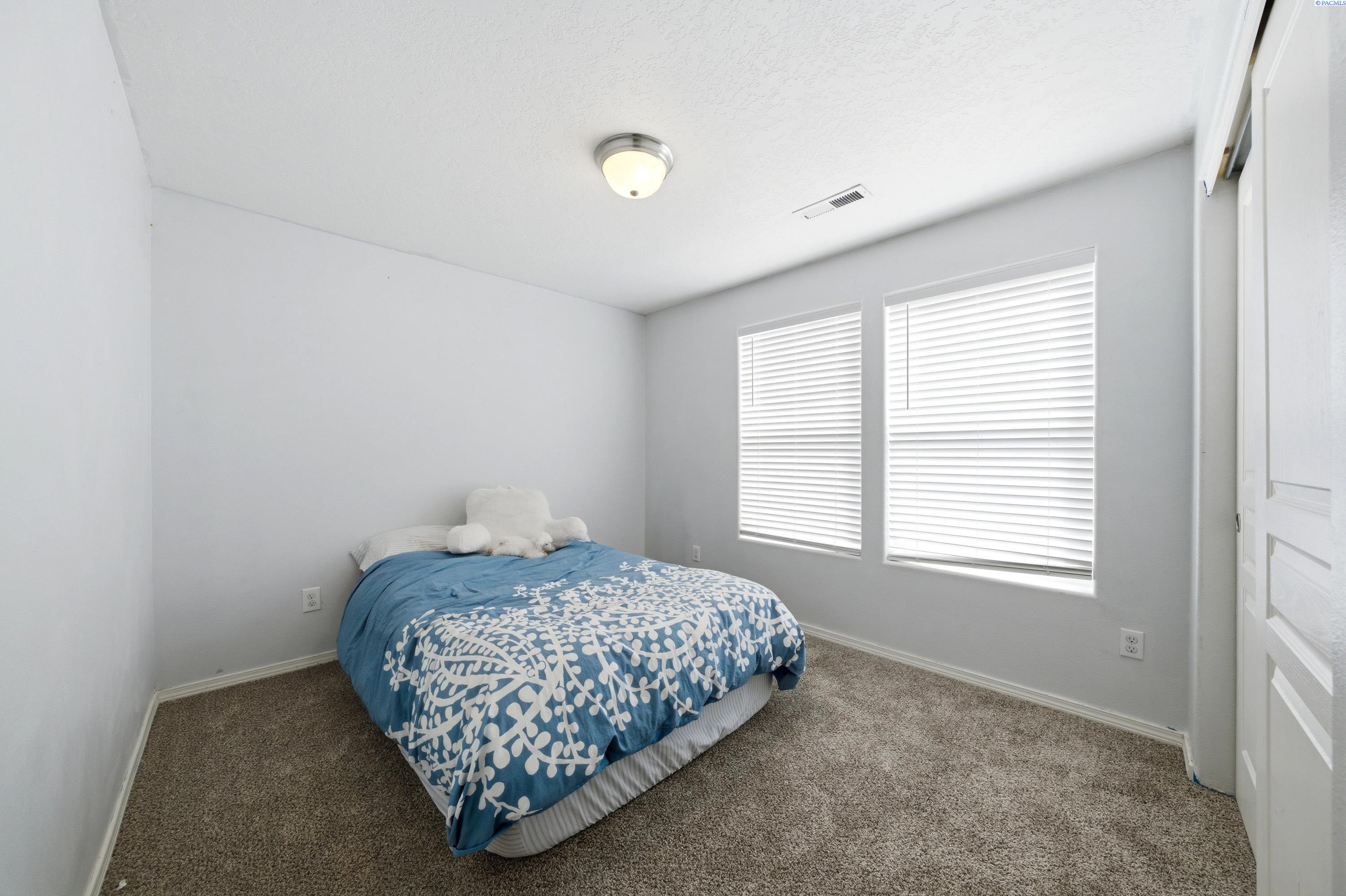 6214 Robert Wayne Dr, Pasco, WA 99301