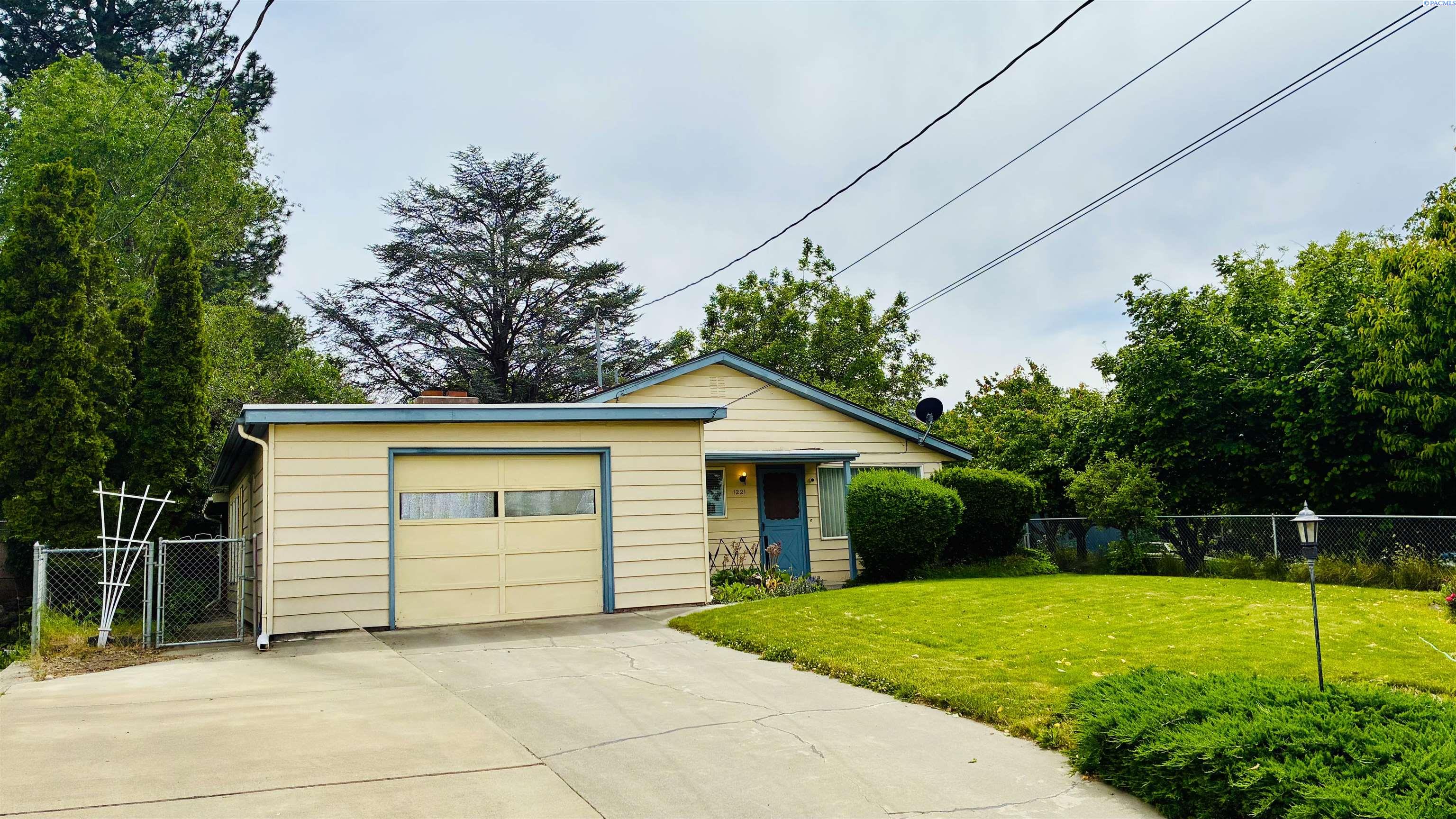 1221 Sunset Pl., Sunnyside WA 98944