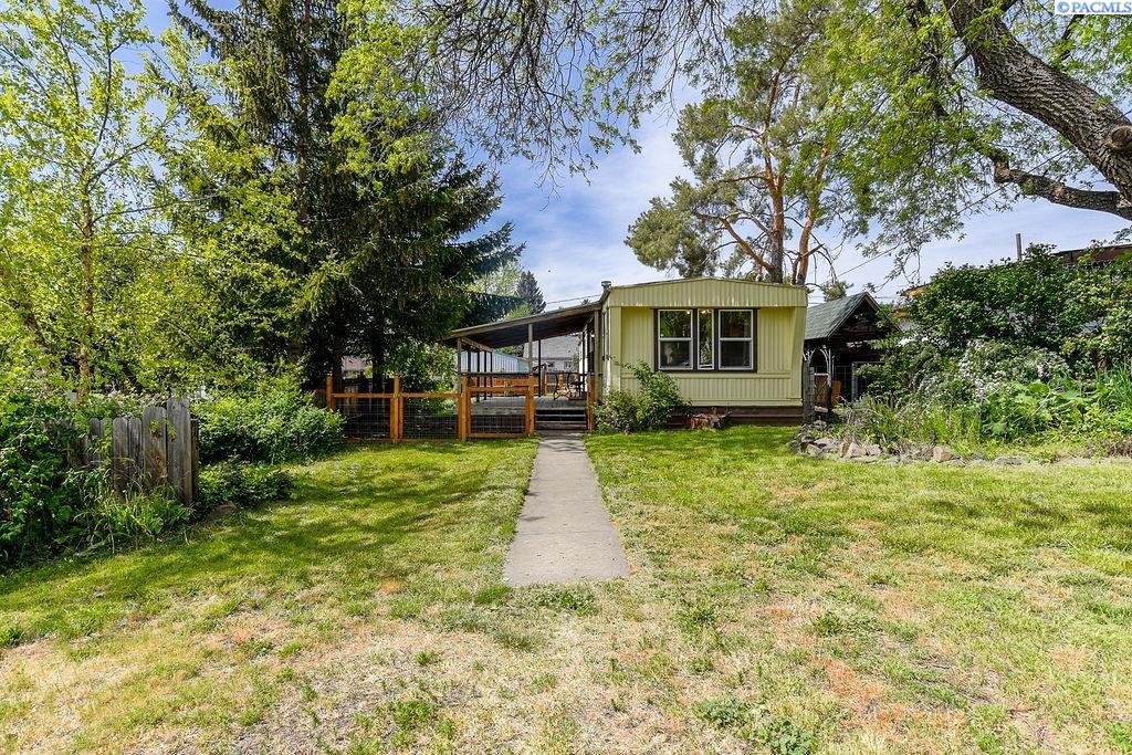205 N C St, Albion WA 99125